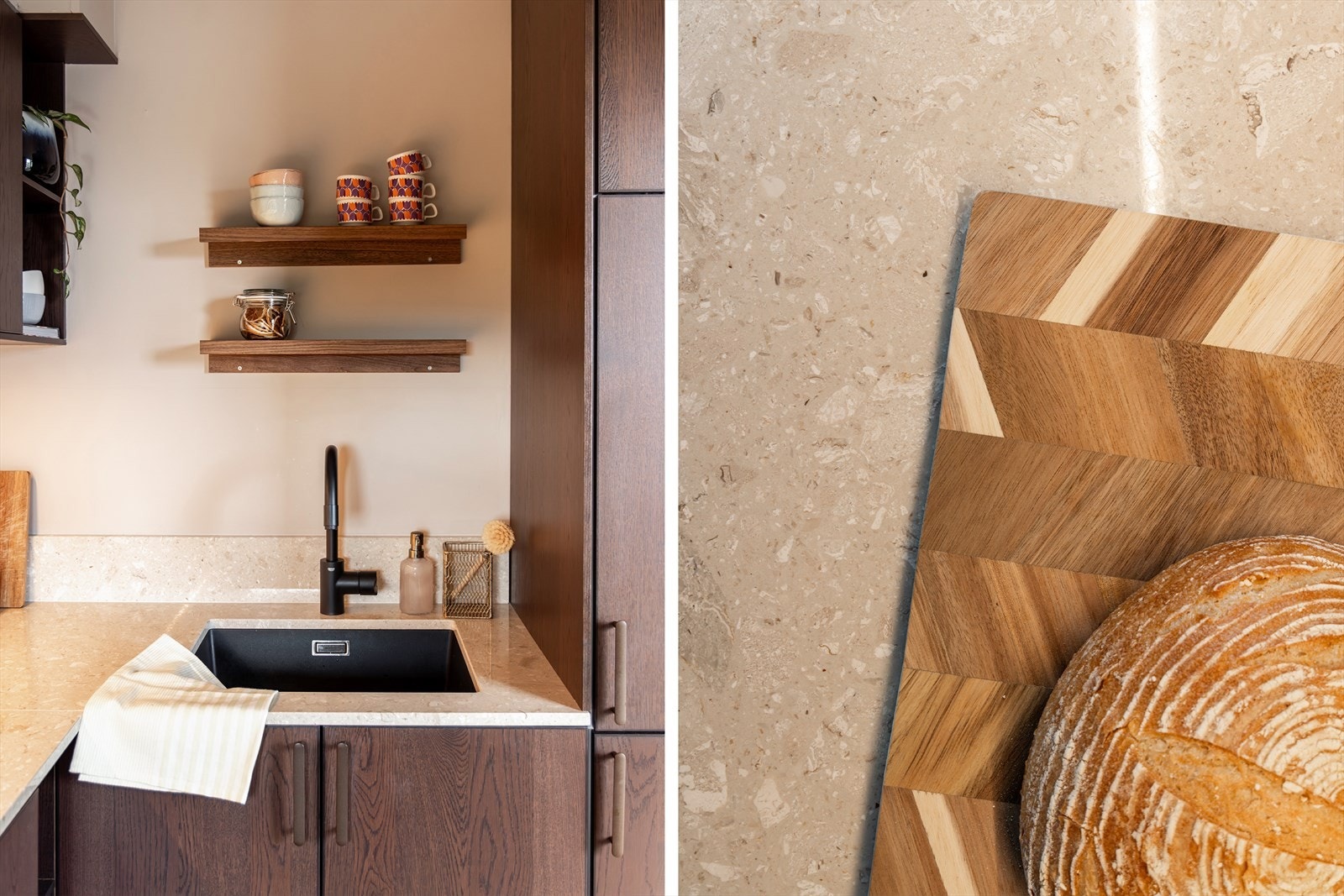 Moderne kjøkkeninnredning fra 2023 med benkeplate av stein og mørke fronter. Galleribilde