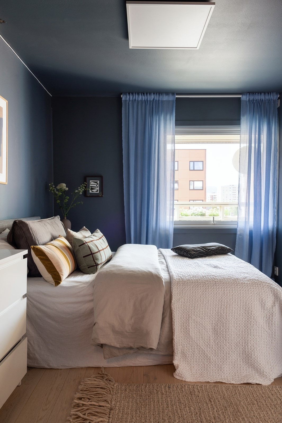 Vinduet gir godt med naturlig lys og mulighet for lufting. Galleribilde