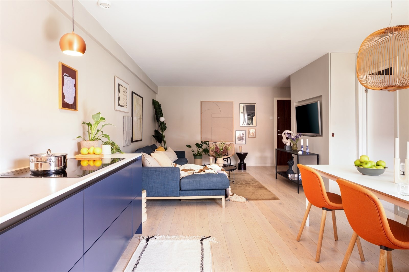 Leiligheten er utstyrt med smarthusløsning som gjør det enkelt å styre lys og varme via mobiltelefon. Galleribilde