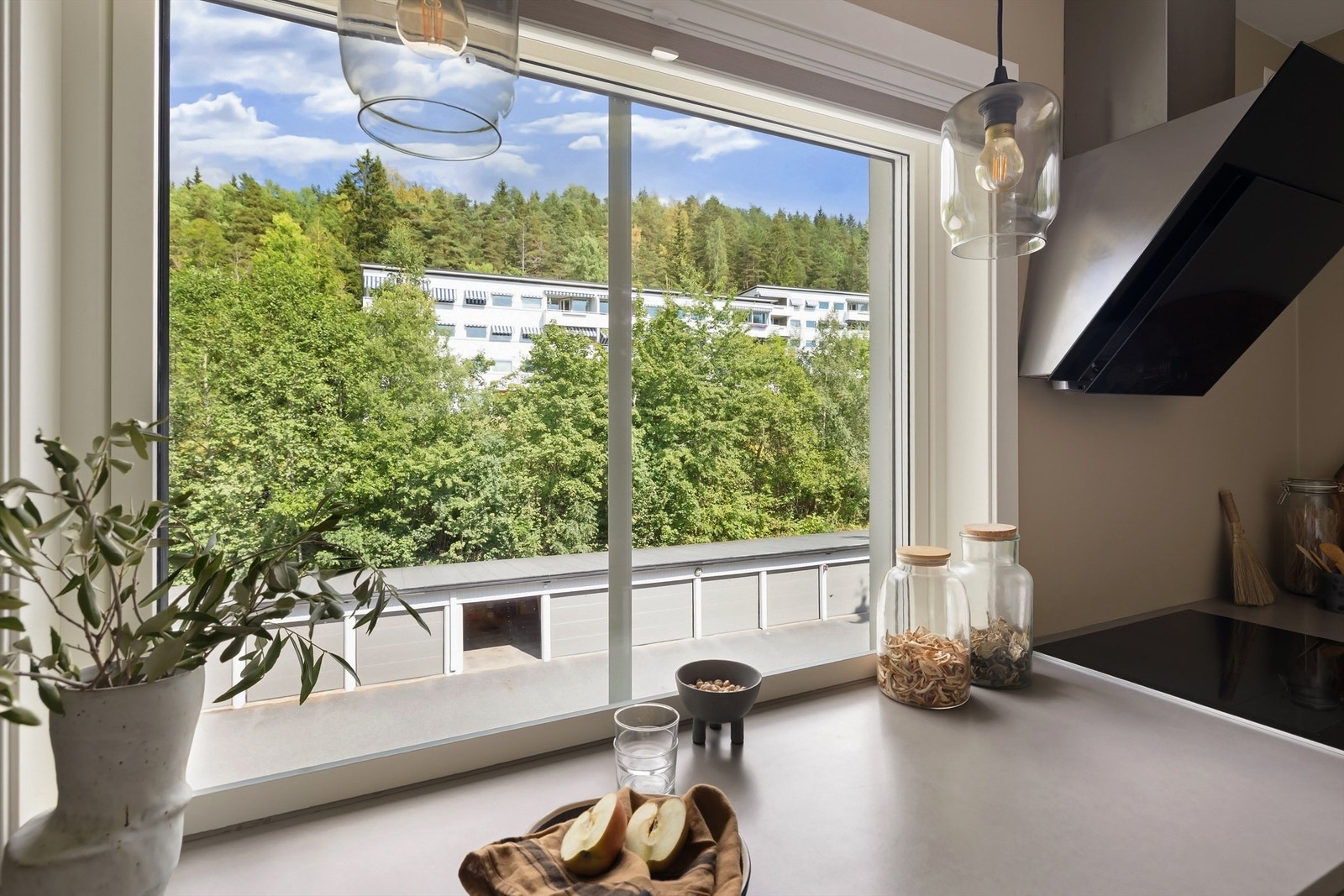 Det er mulig å kjøpe garasjeplass med lader til elbil rett utenfor leiligheten! Galleribilde