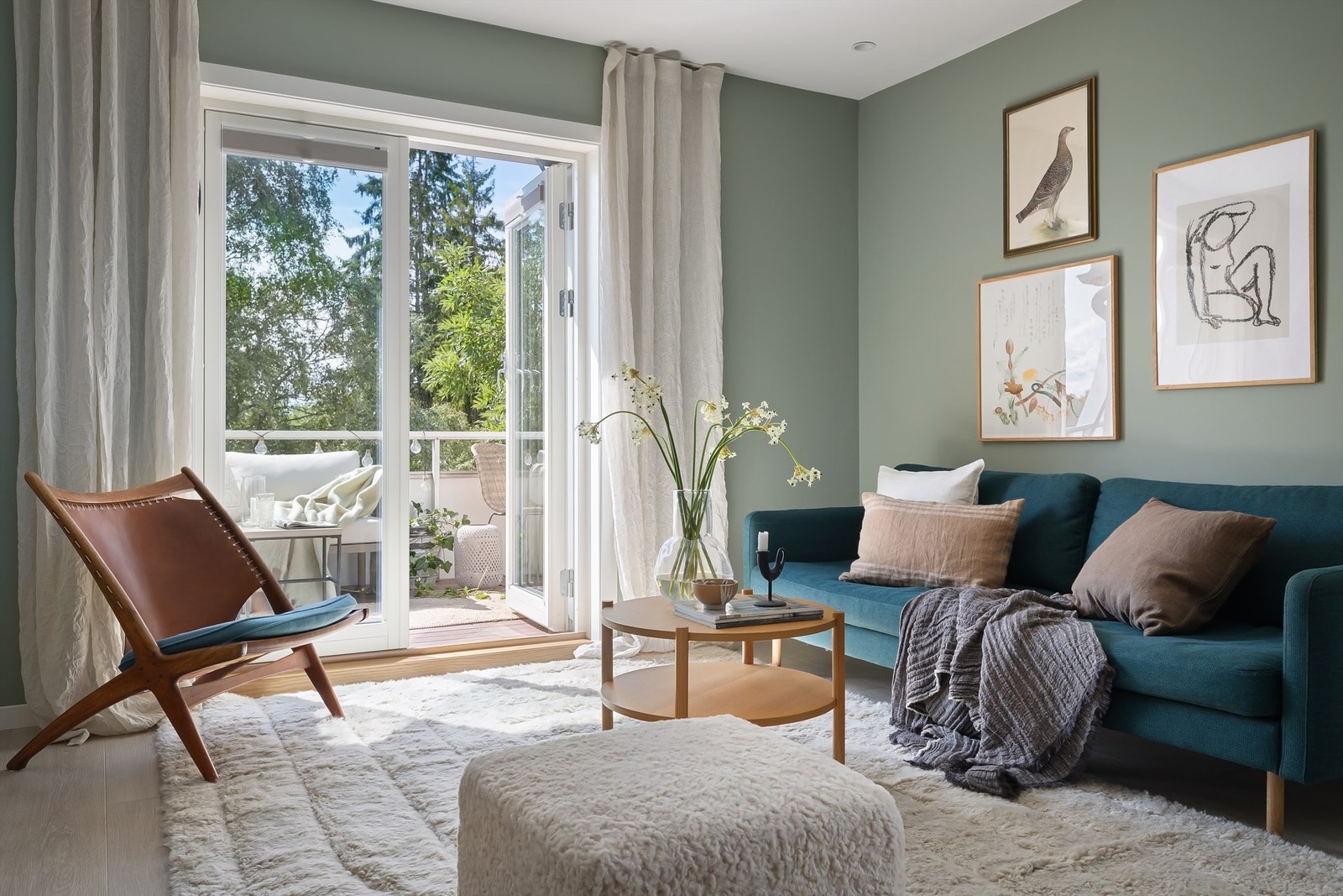 For deg som ønsker å bo supersentralt med kort vei til alt av kollektiv- og servicetilbud, men samtidig ha en skjermet beliggenhet med lite gjenboere er dette en leilighet du må se! Galleribilde