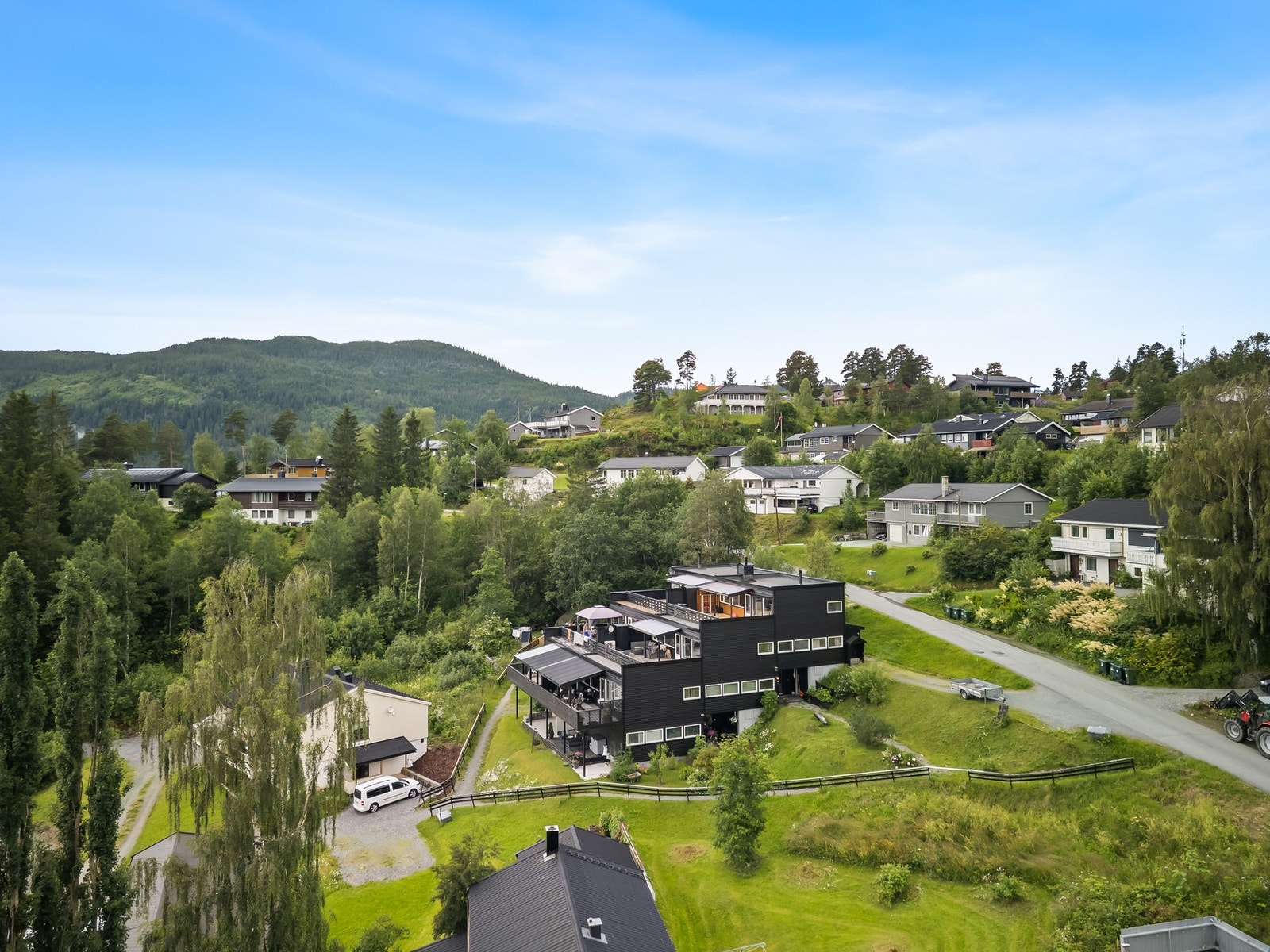 Velkommen til Frøsetåsen 1 A, presentert av Stian Konstad v/ Eiendomsmegler 1! (Foto: Interiørfoto, Haukdal) Galleribilde