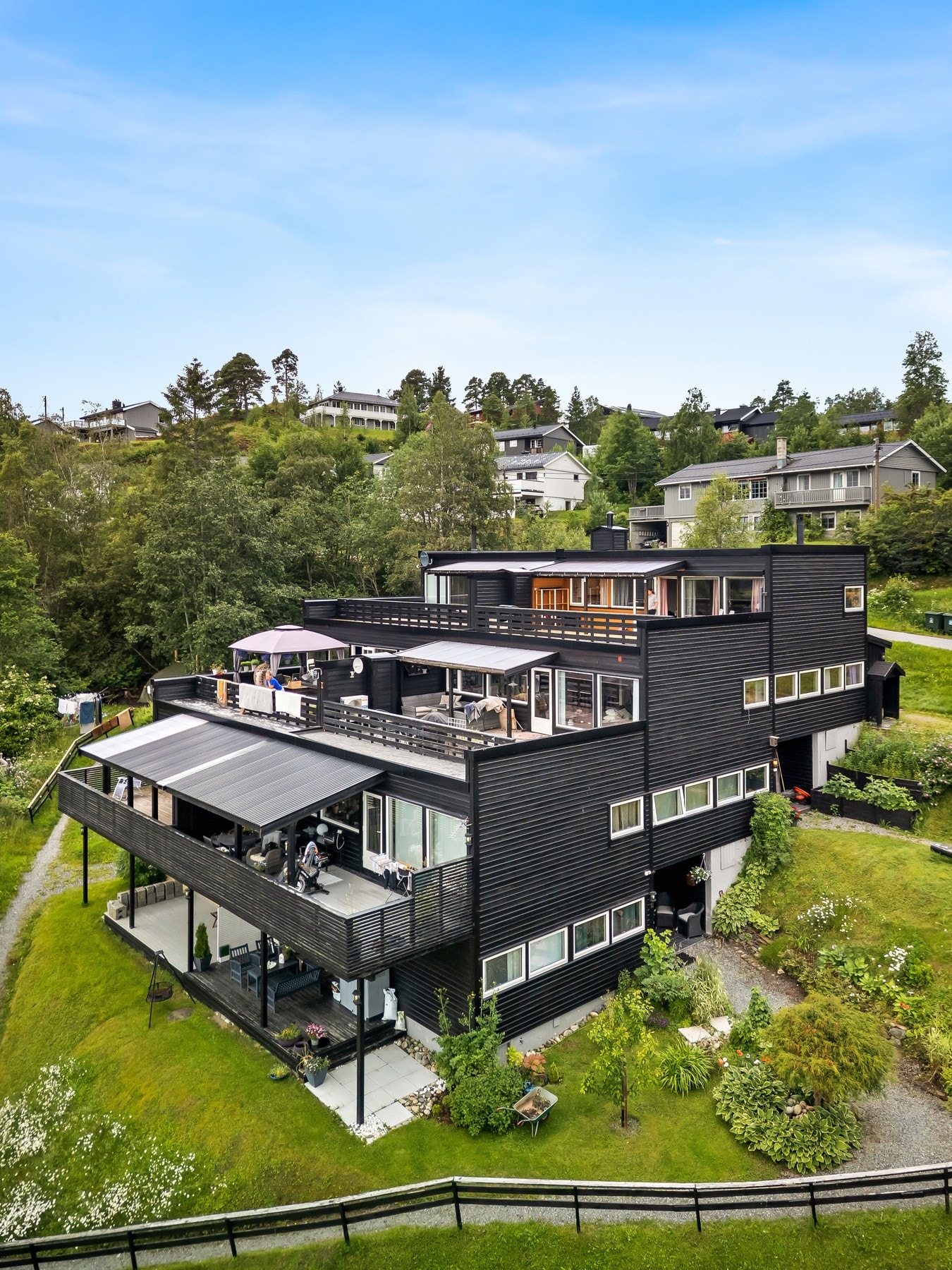 Leiligheten har en fantastisk beliggenhet på Frøset. Galleribilde