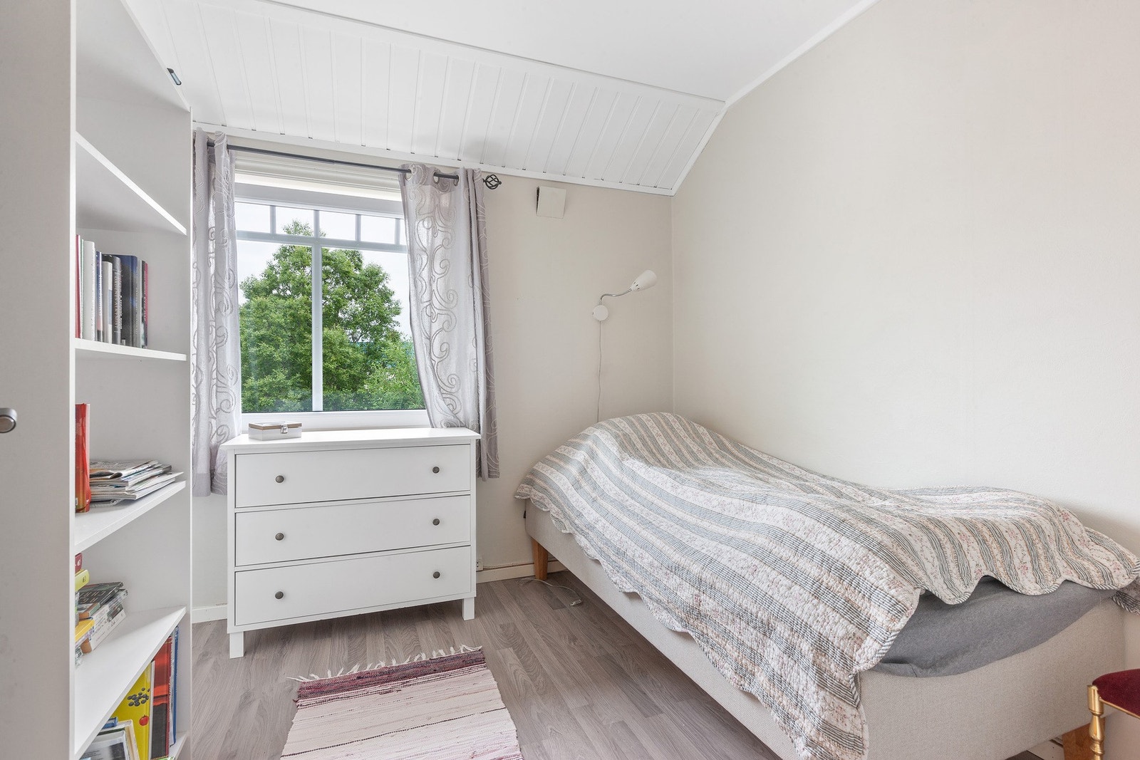 Det er tre soverom i loftetajsen Galleribilde