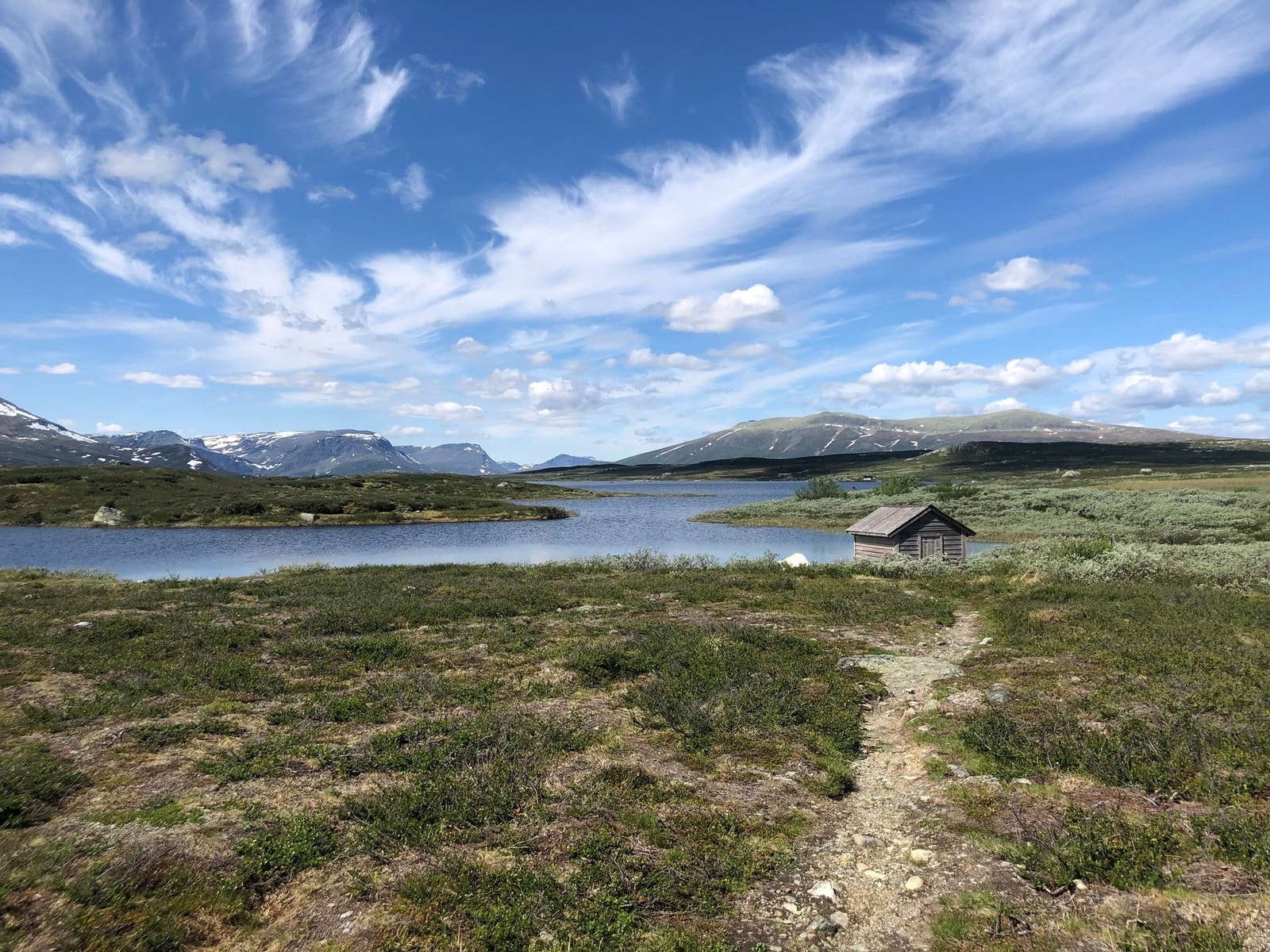 Hundsennvatnet. Sti opp fra parkeringsplassen Trefta . Hit går du en fin skitur fra hytta. Galleribilde