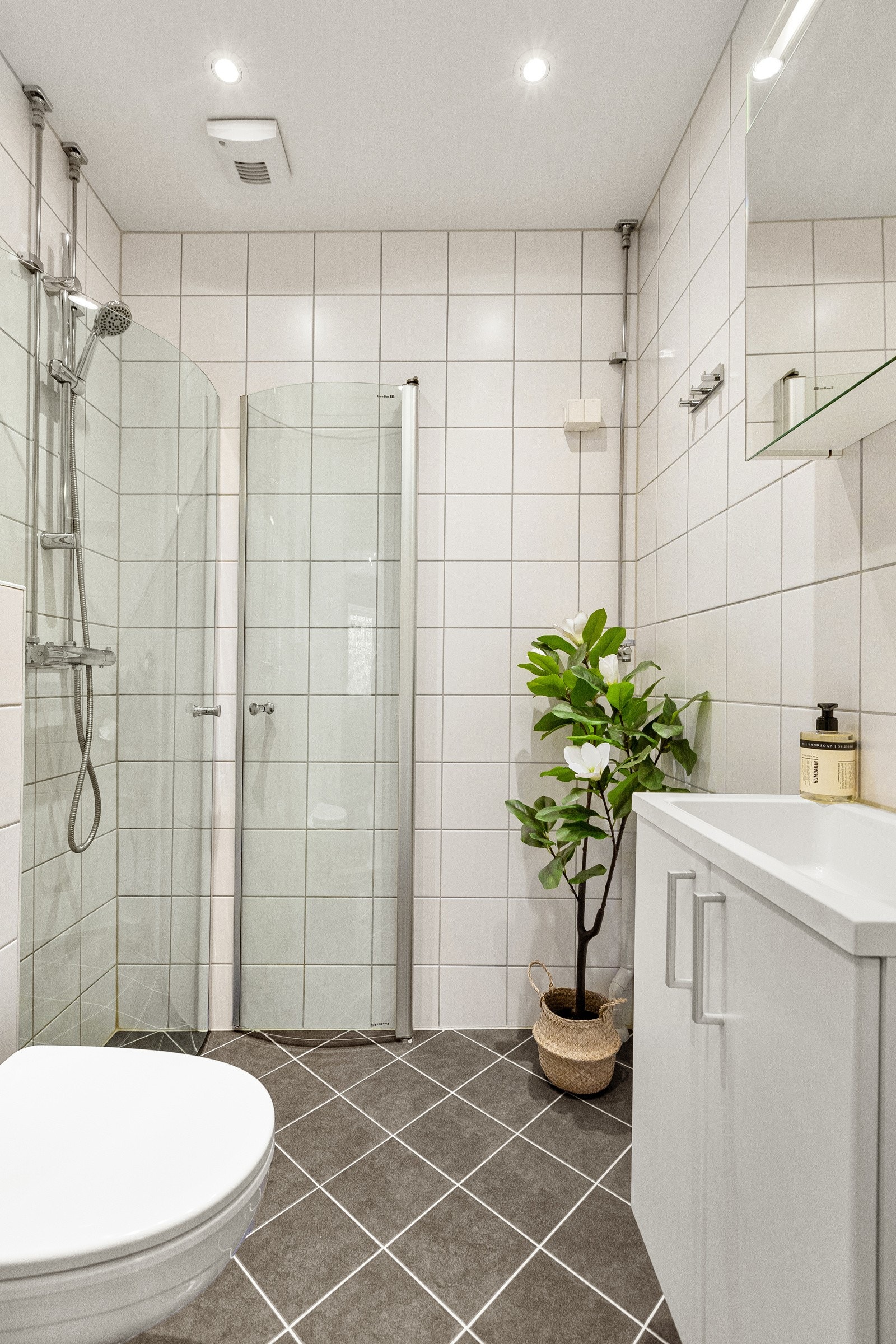 Tidløst bad som ble oppusset i 2015 i regi av borettslaget. Galleribilde