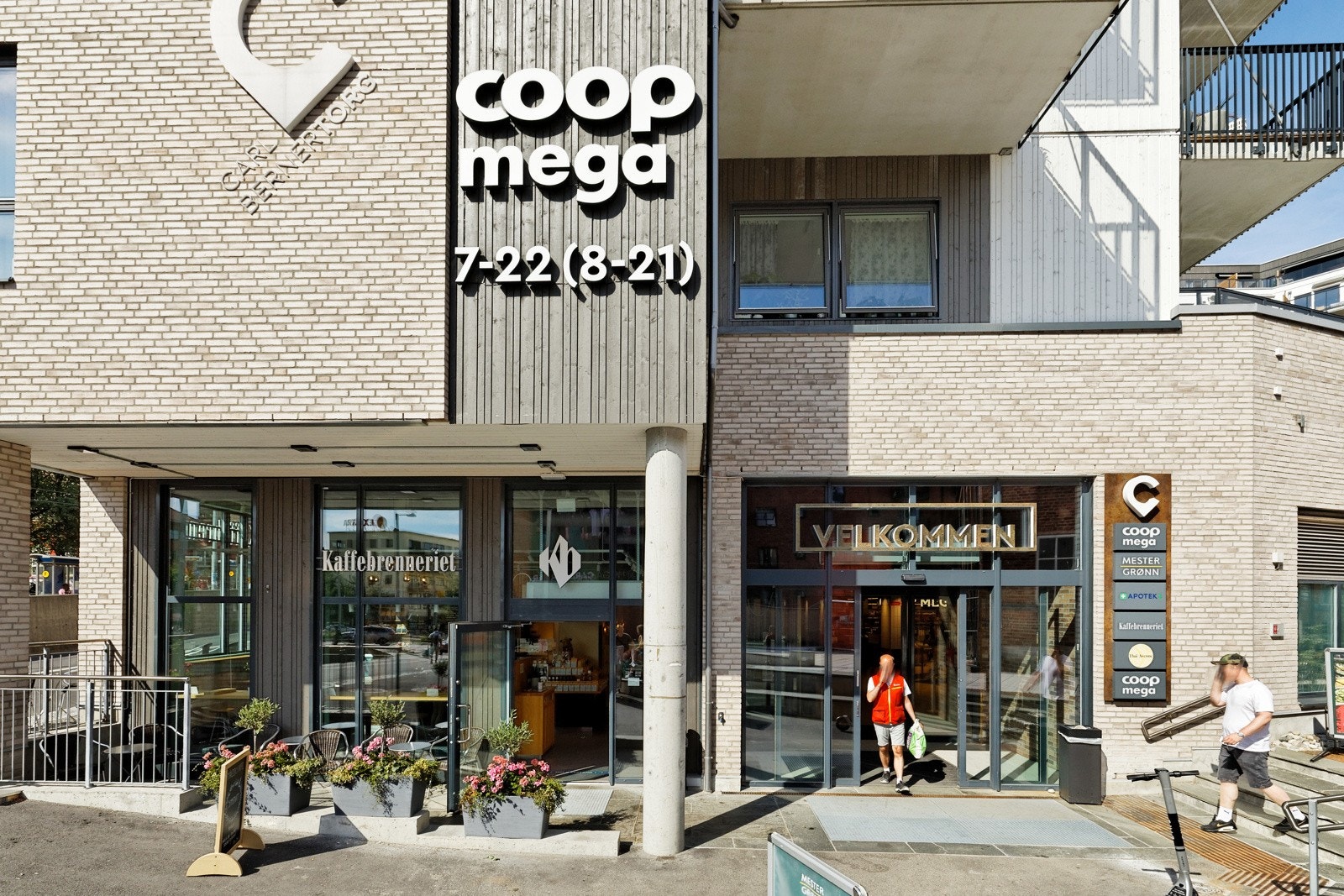 Nye Carl Berner Torg har gitt området en ny samlingsplass, dagligvare, spesialforretninger, kafé og mye mer. Galleribilde