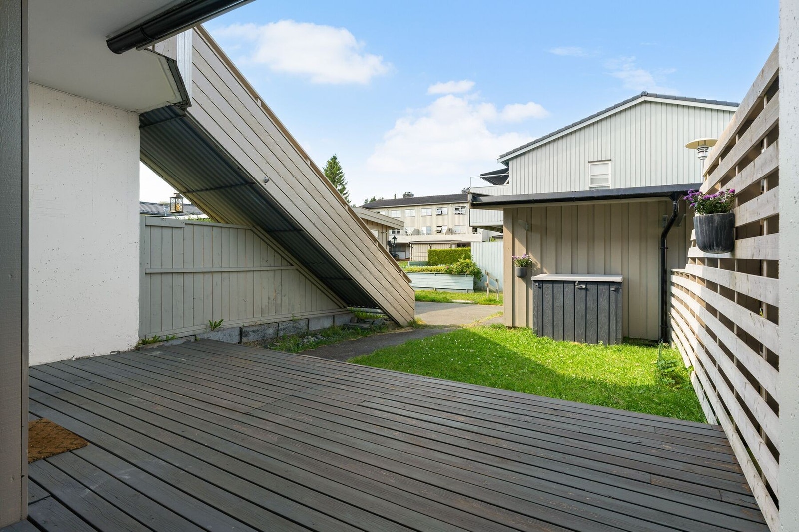 Det er også etablert en svært praktisk sportsbod i regi av borettslaget, som byr på godt med lagringsplass. Galleribilde