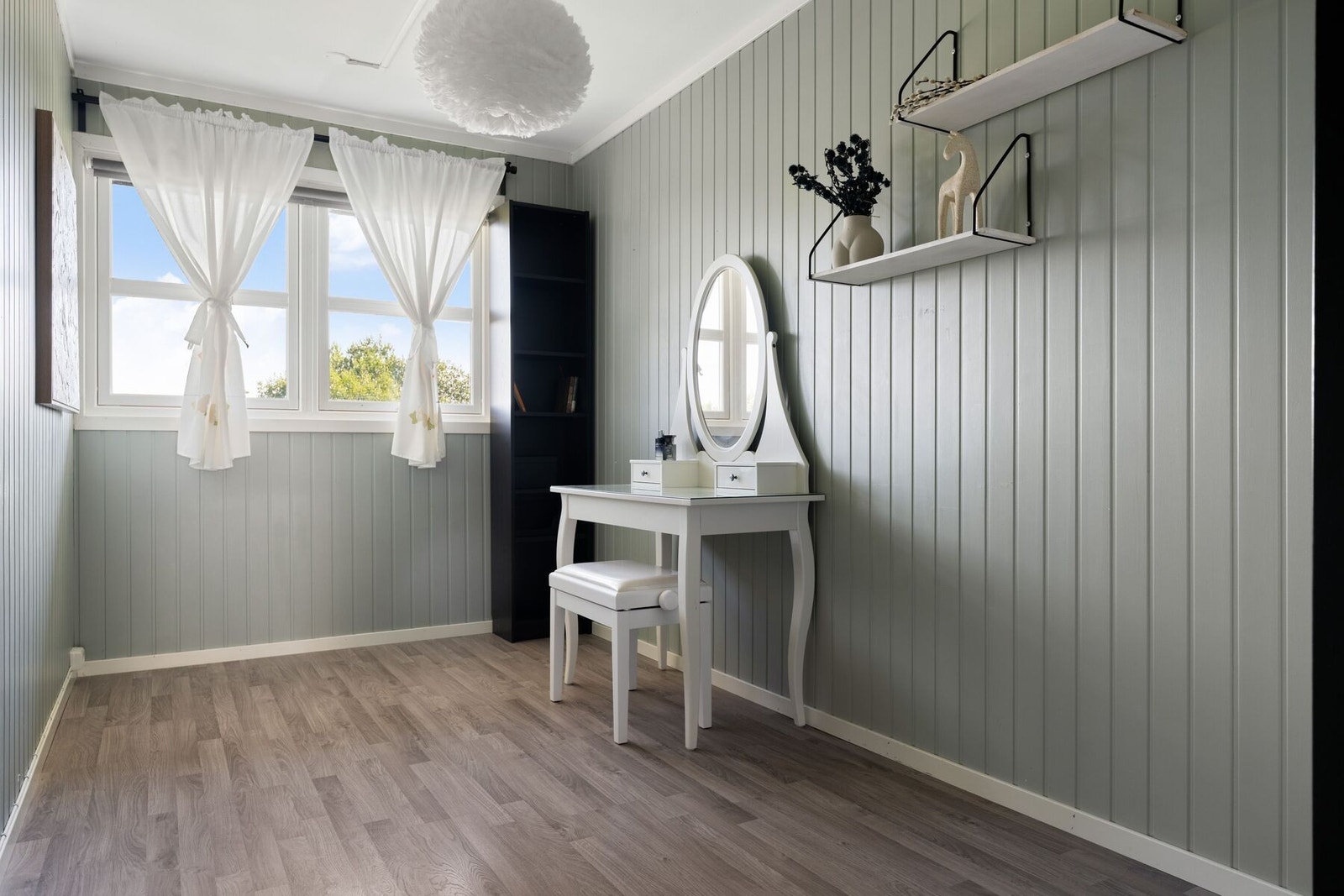 Begge rommene er vendt mot den mest gunstige siden av bygget, den svale siden. Galleribilde