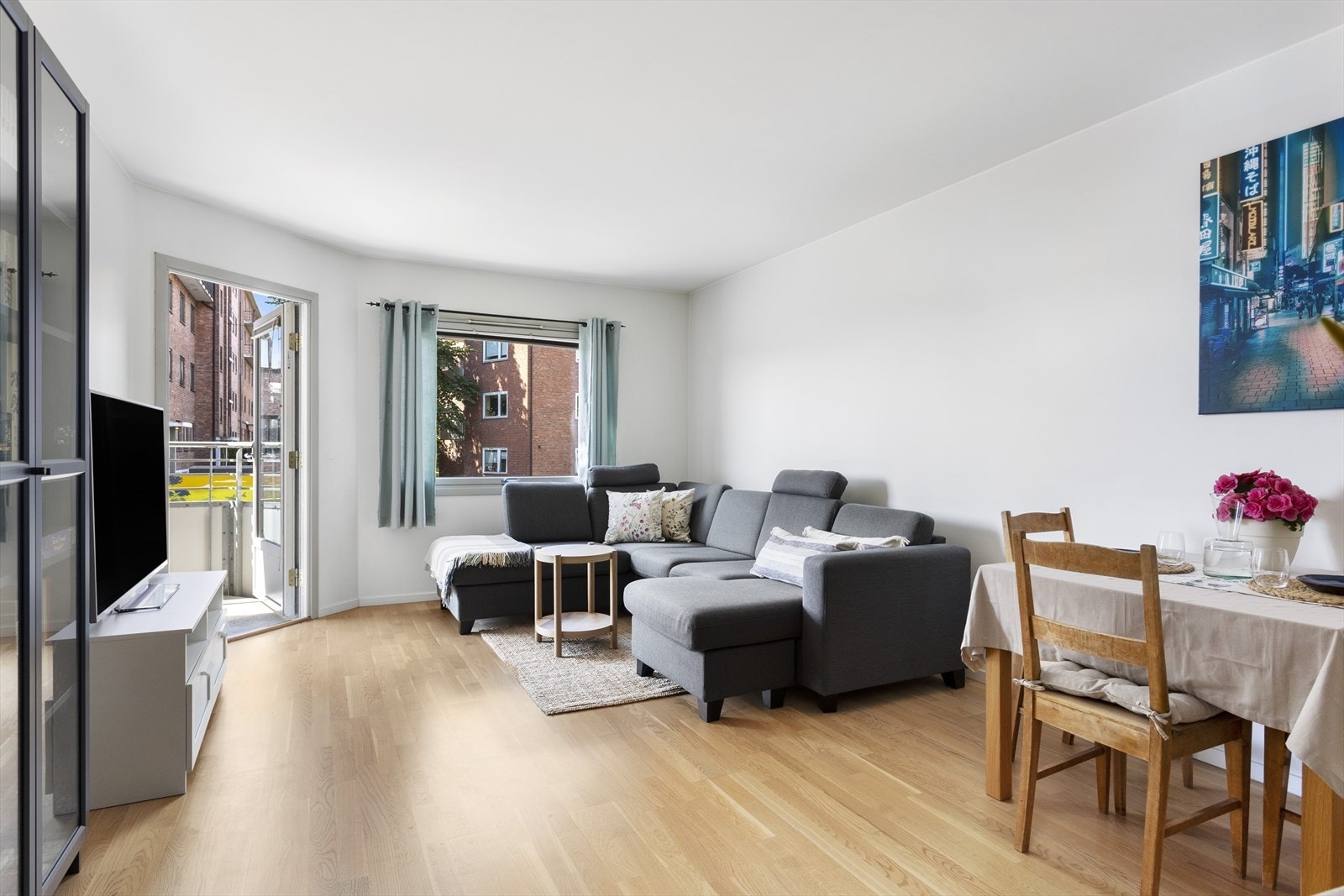 En lys og romslig 2-roms selveier med solrik balkong. Galleribilde