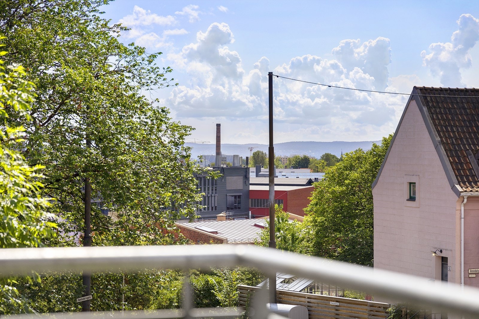 Bjølsen og området rundt er i konstant positiv utvikling og vekst med flere nye kaféer, nisjebutikker og større prosjekter som gagner befolkningen i området. Galleribilde