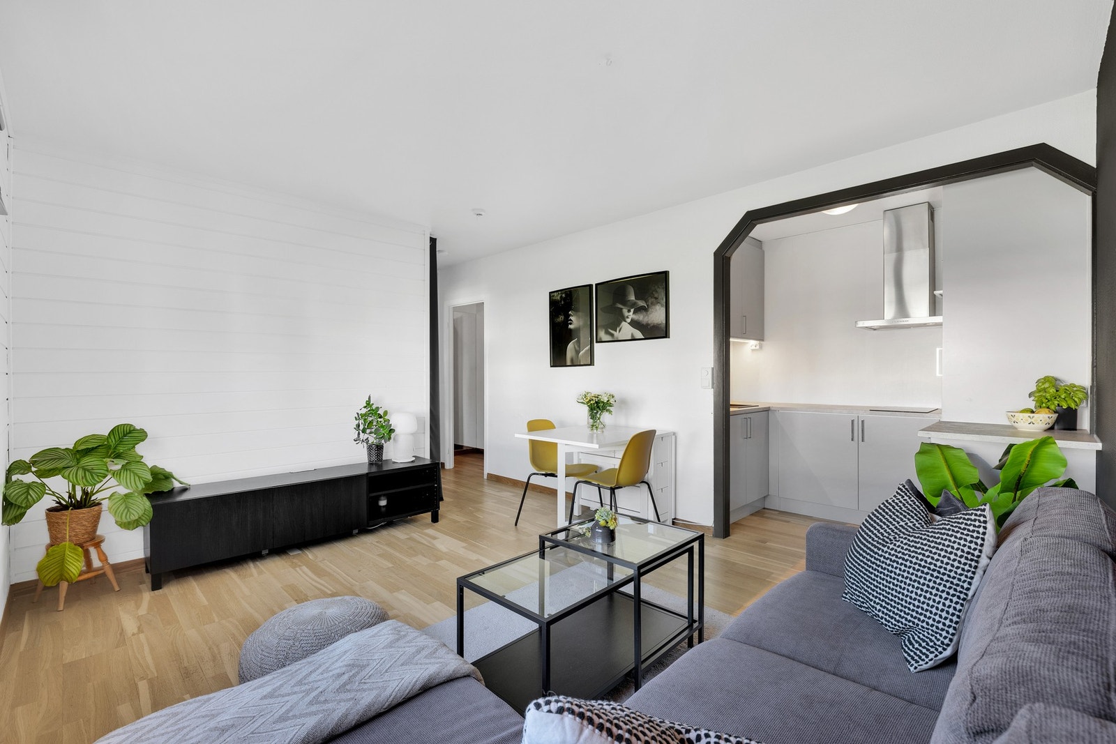 Stuen fremstår åpen og luftig. Galleribilde