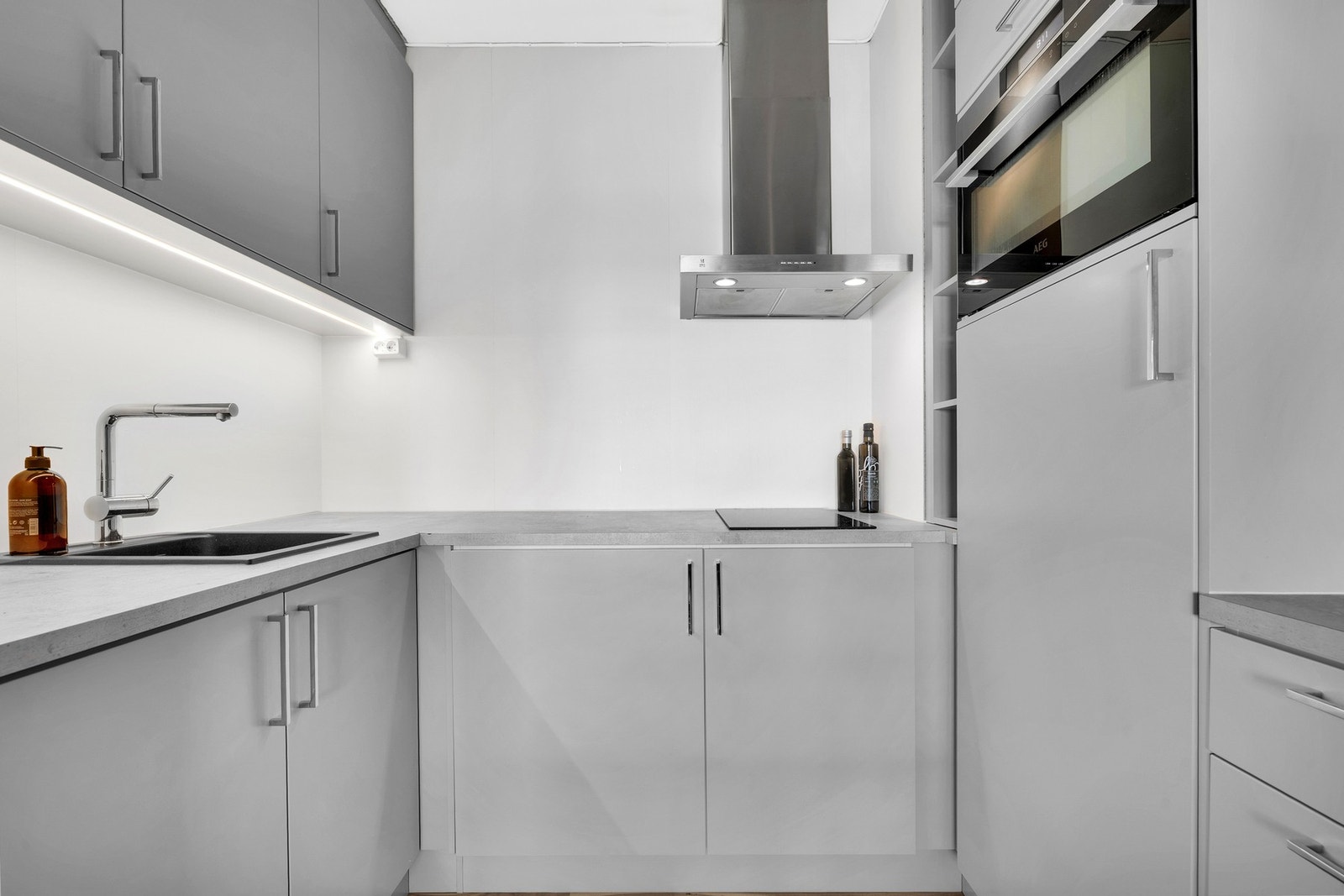 Kjøkkenet fremstår moderne. Galleribilde