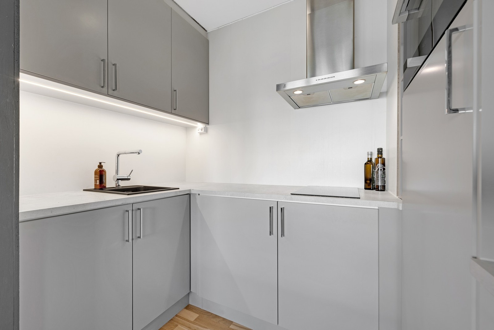 Pent kjøkken fra 2019 på 3,7 kvm. Galleribilde