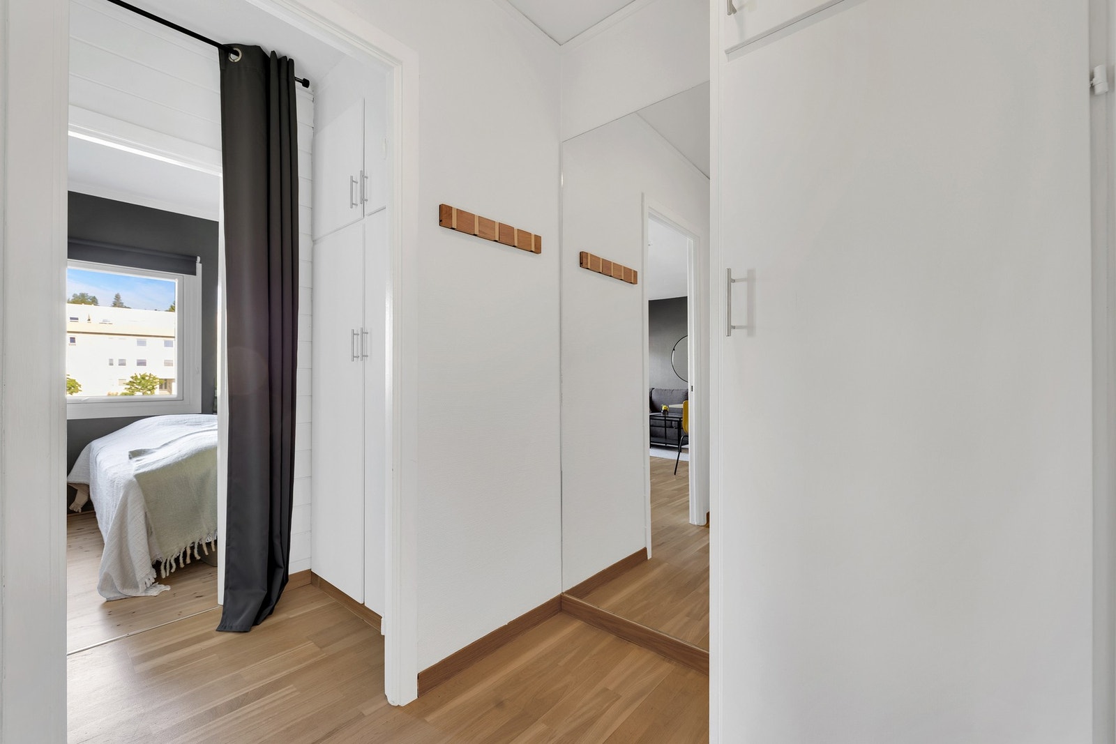 God oppbevaring i garderobeskap i gangen. Galleribilde