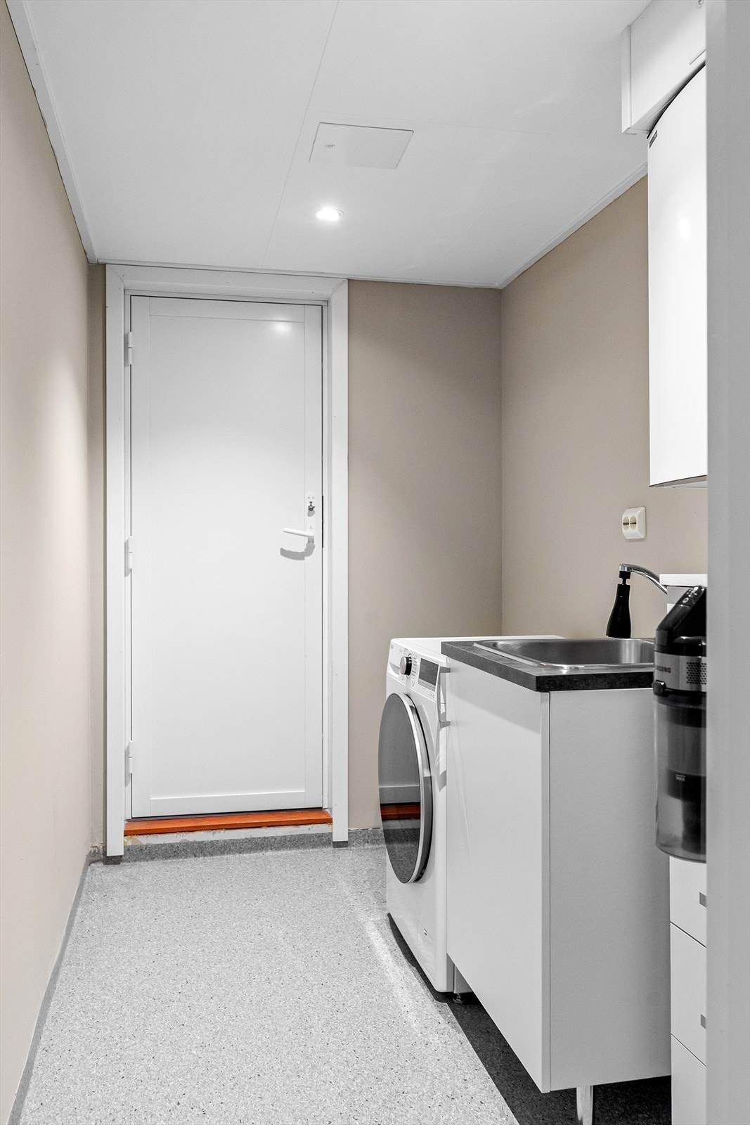 Praktisk vaskerom samt tilgang til bod med for ekstra lagringsplass. Galleribilde