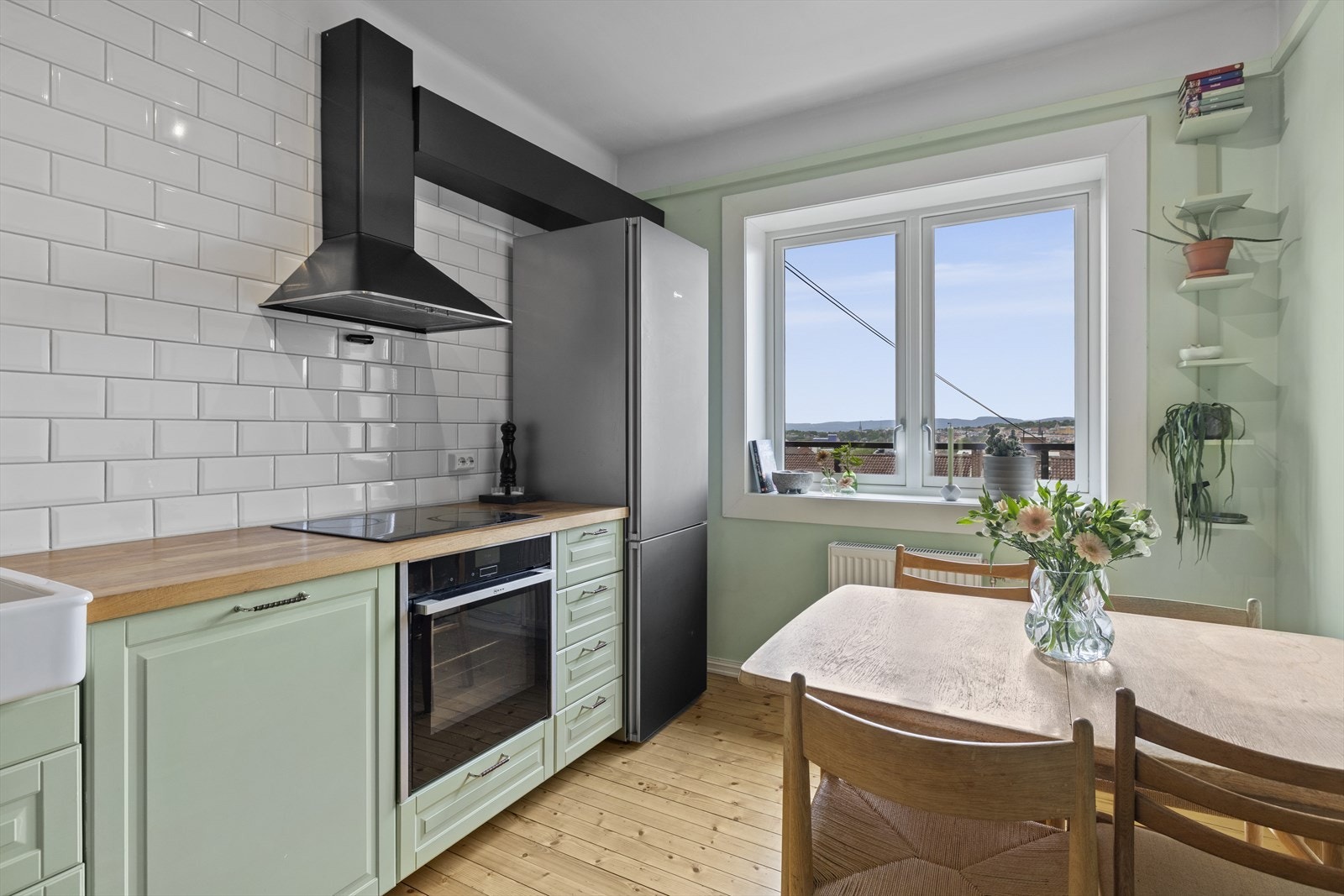 Alternativ planløsning? Endringer som er gjort i tilsvarende leilighet i blokka: Noen har flyttet kjøkkenet ut i stuen og bygget om leiligheten til en 2-roms leilighet Galleribilde