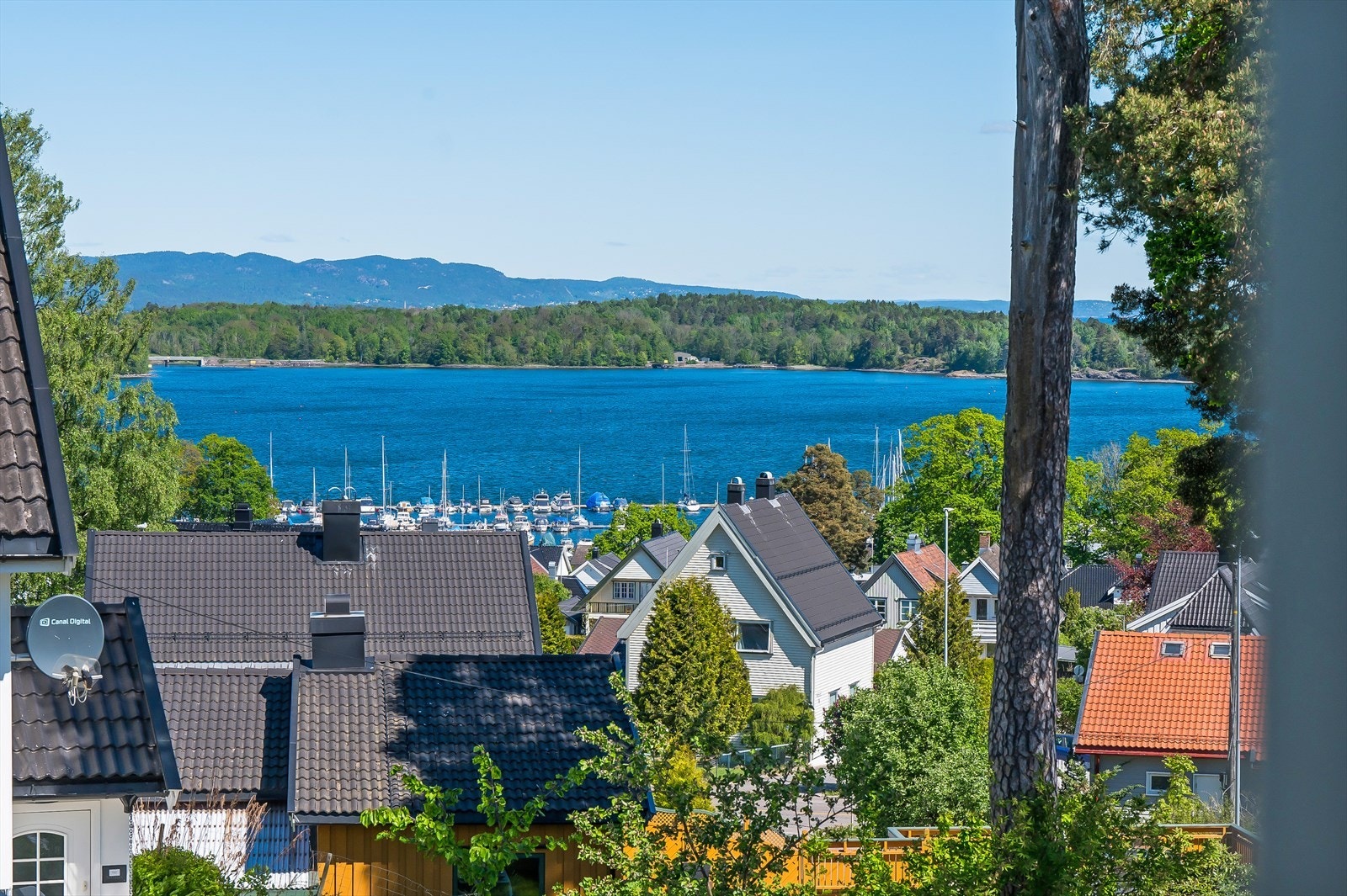 Flott utsikt fra flere rom i 2. etasje. Galleribilde