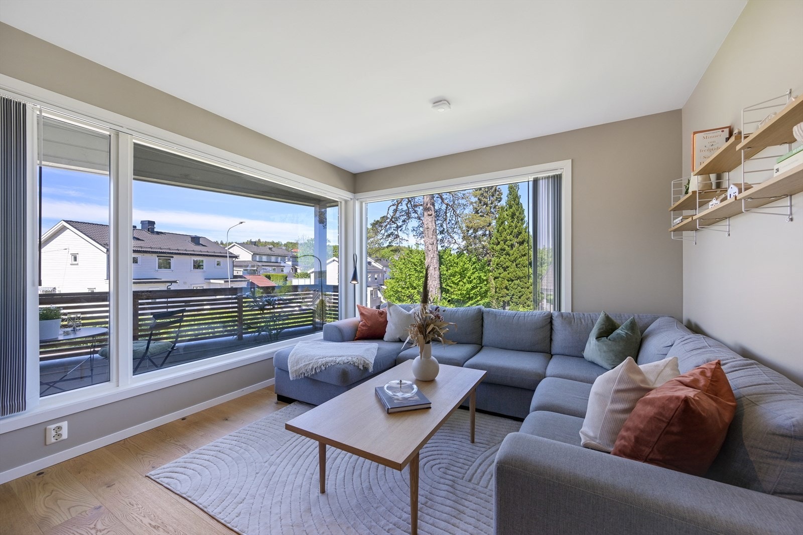 Store vindusflater også i 2. etasje. Galleribilde