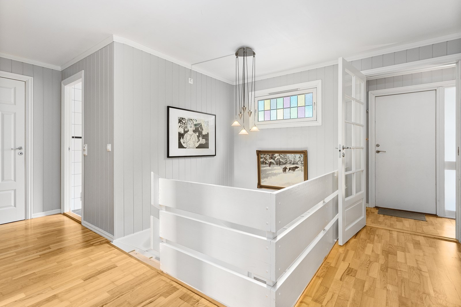 Fra gangen har en adkomst til bod/garderoberom med plass for større garderobeløsninger. Galleribilde