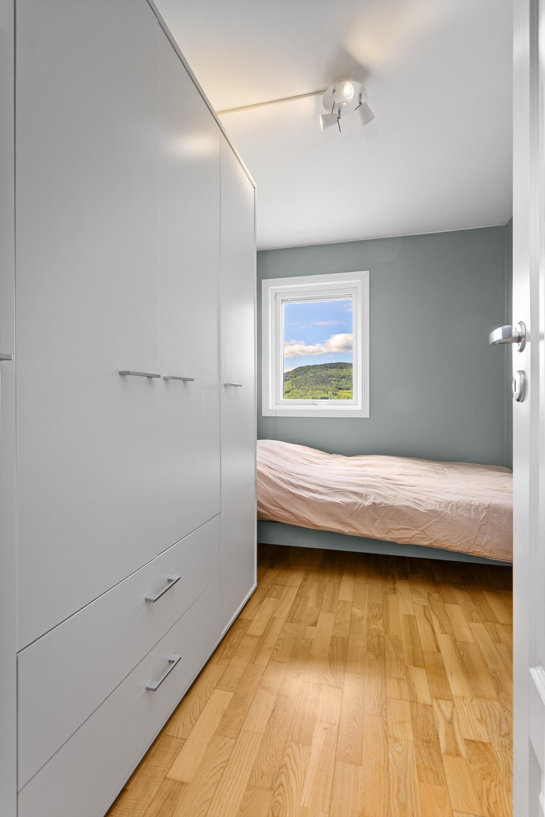 God plass for garderobeløsninger. Galleribilde