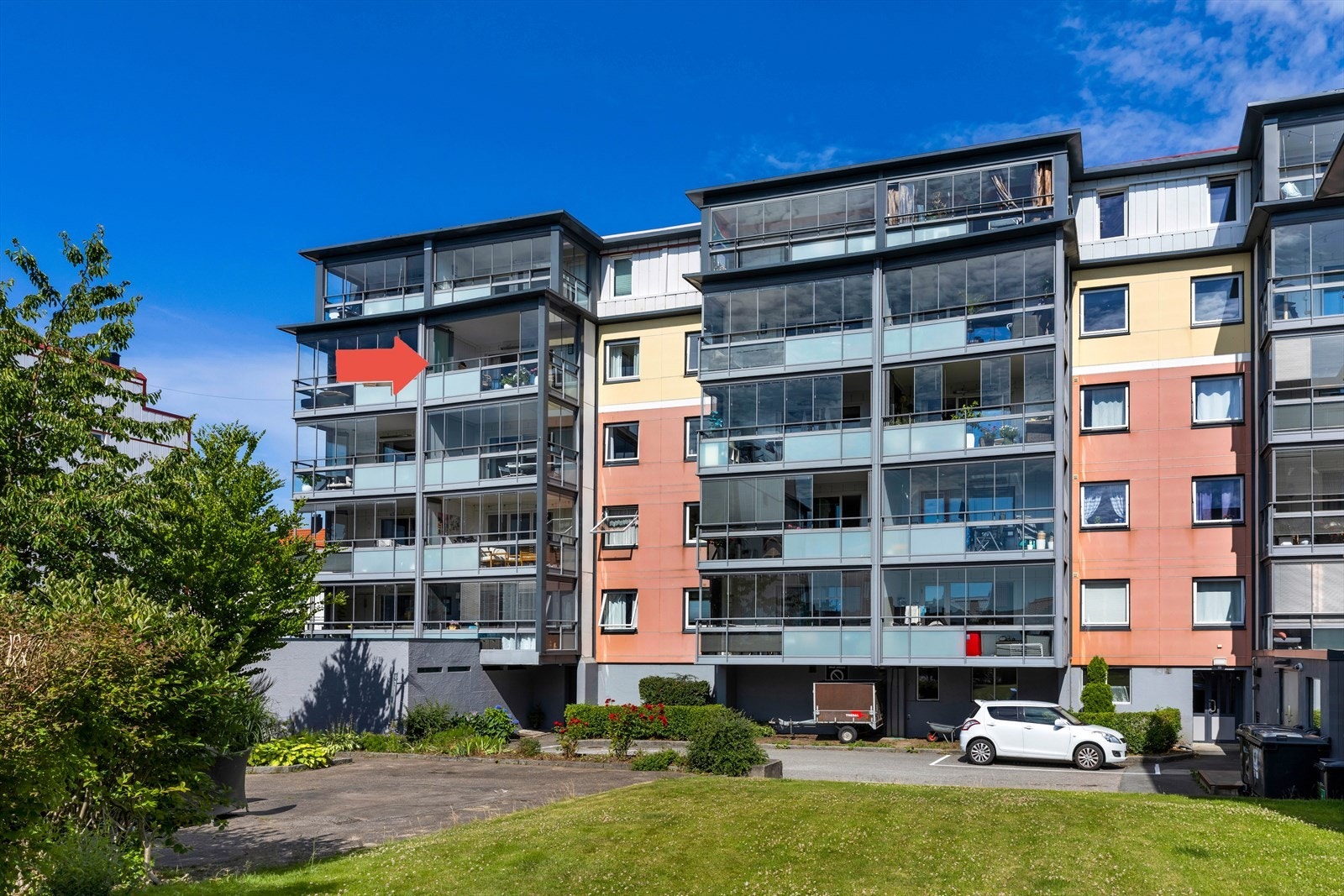 Leiligheten ligger i 4. etasje med nydelig utsikt over omgivelsene Galleribilde