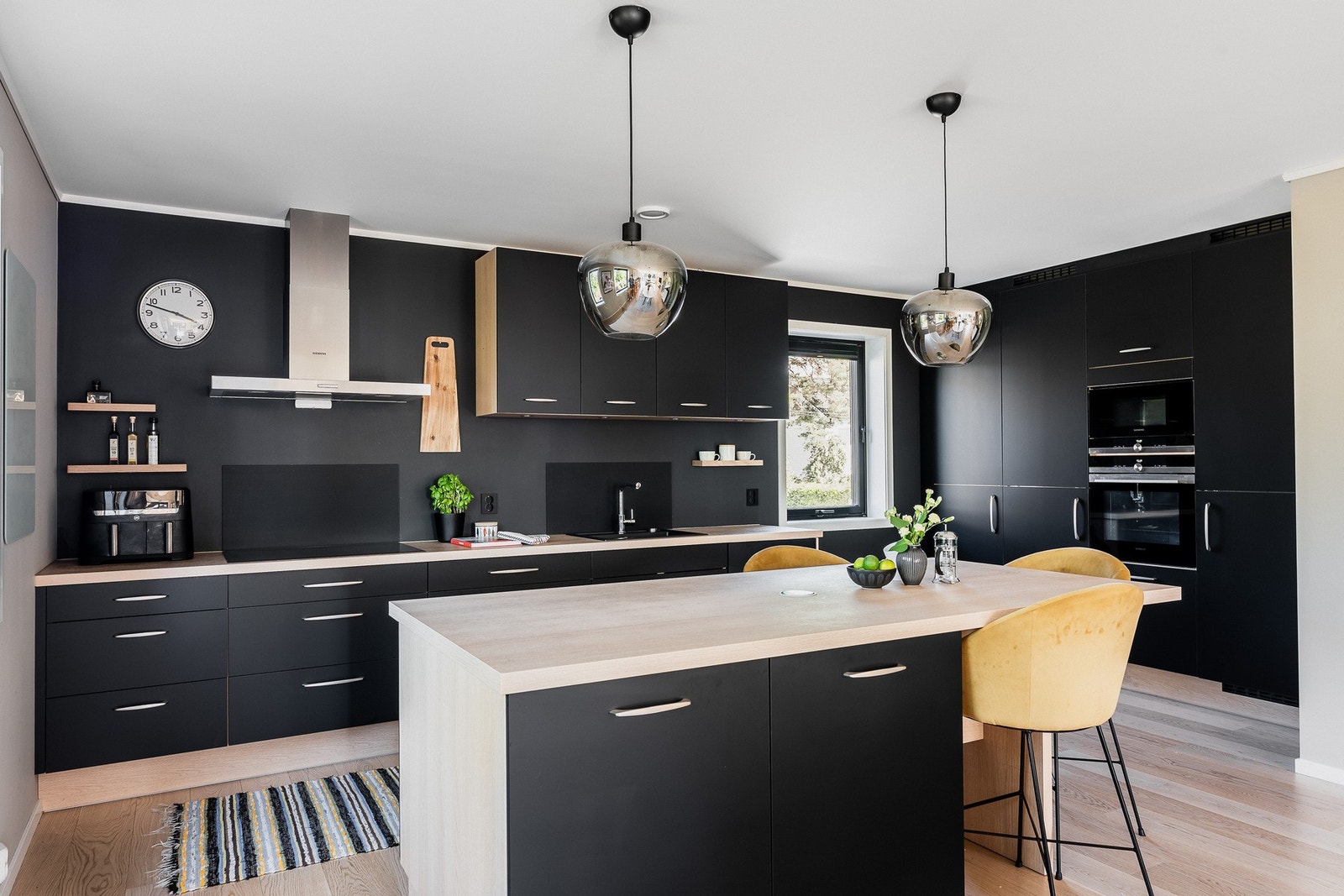 Fransk design-kjøkken fra Mobalpa. Galleribilde