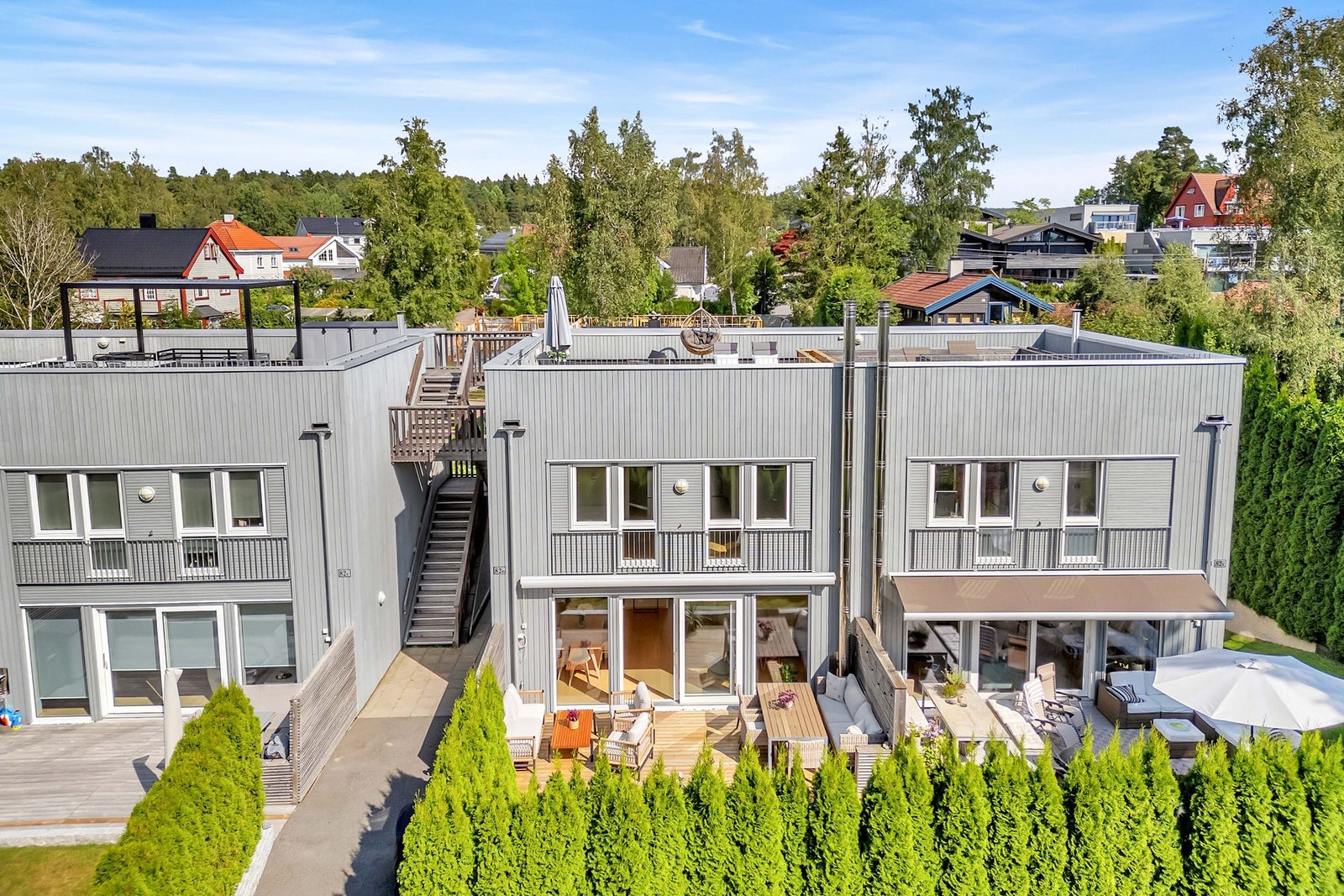 Lekker halvpart av vertikaldelt tomannsbolig fra 2014 med sentral og attraktiv beliggenhet på Nordstrand! Galleribilde