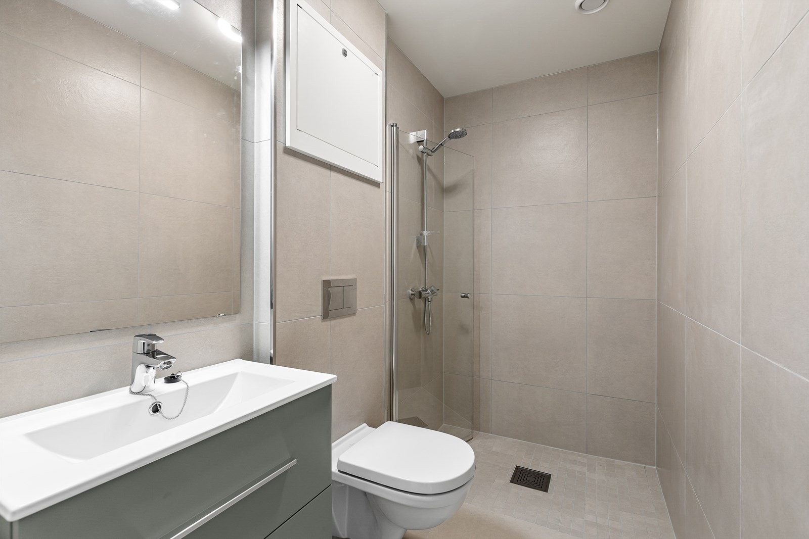 Heilflisa bad med varmekablar i golv. Galleribilde