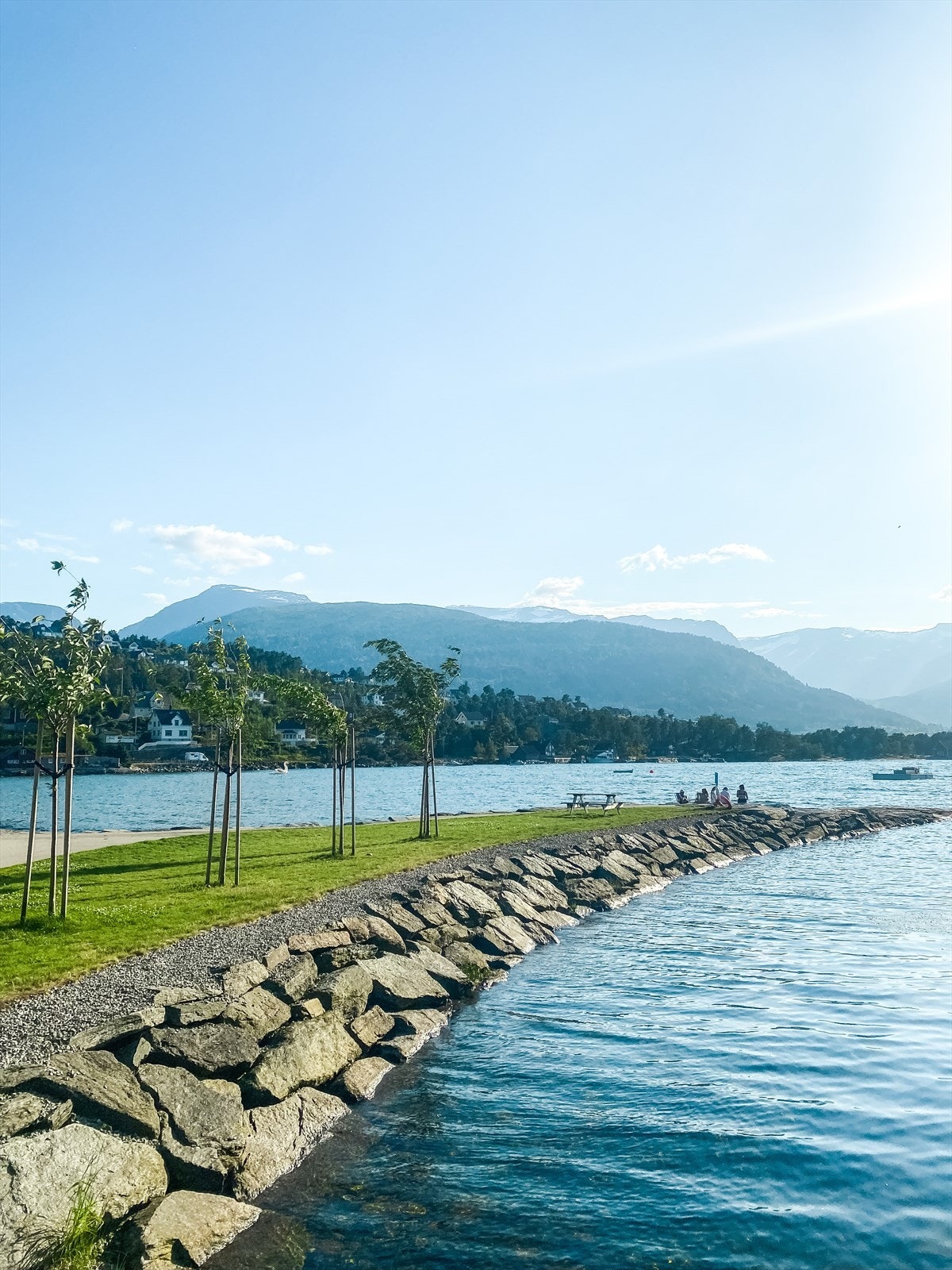 ... servicetilbod, badestrand... Galleribilde