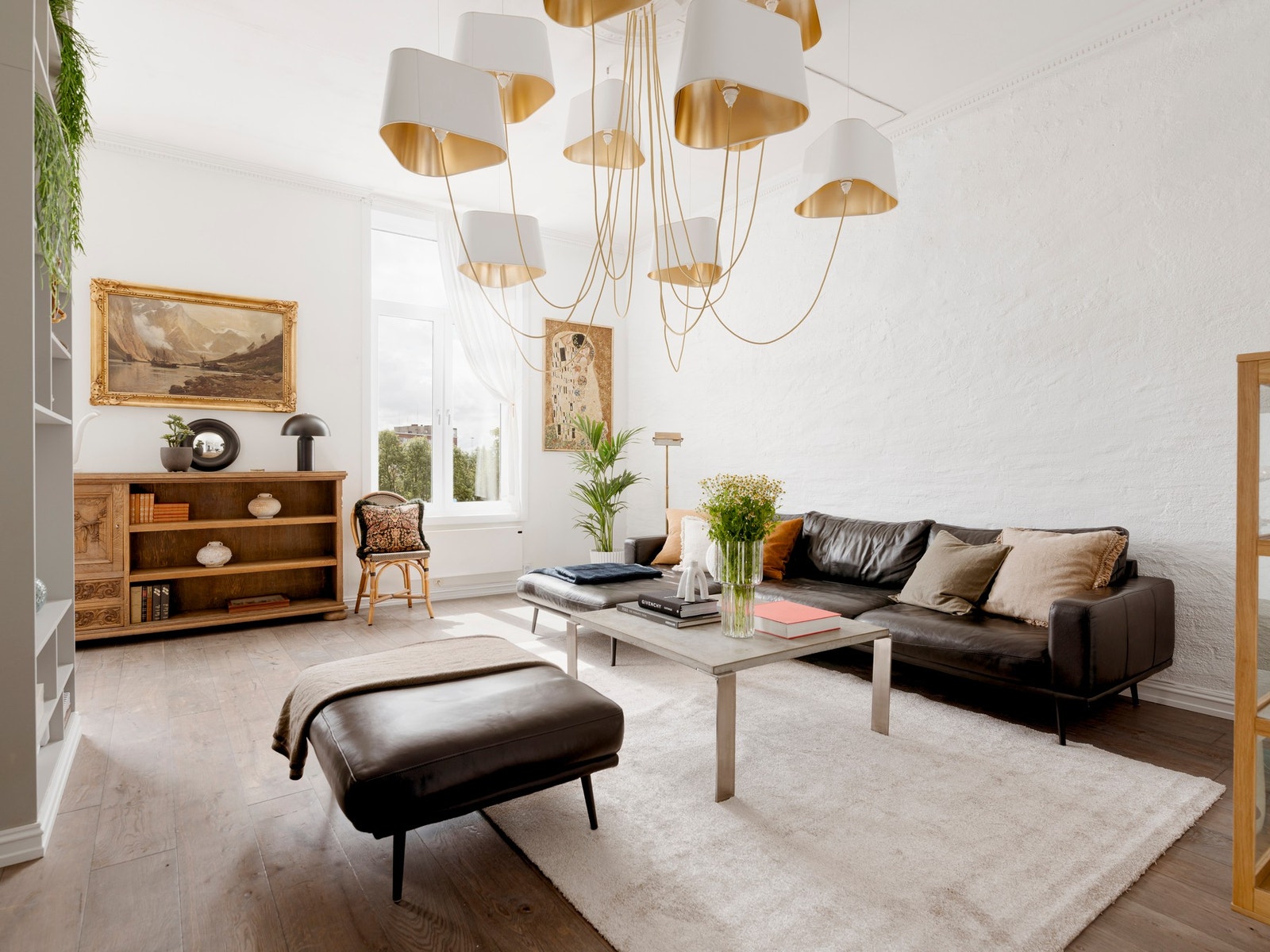 Lekker bygårdsleilighet i 2.etasje i en ærverdig bygård fra 1884. Galleribilde