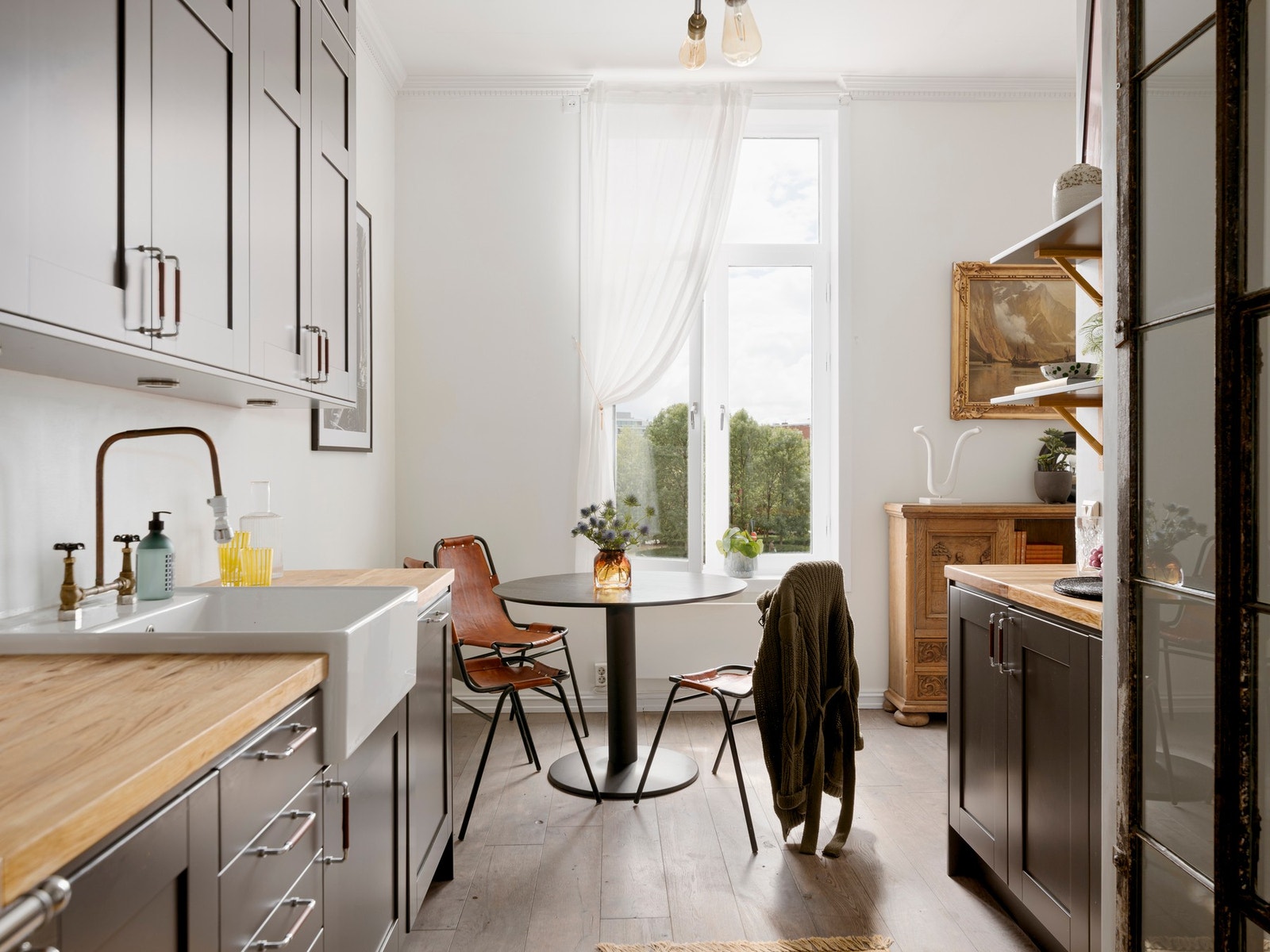 Heltre benkeplate
med kum i keramikk. Galleribilde