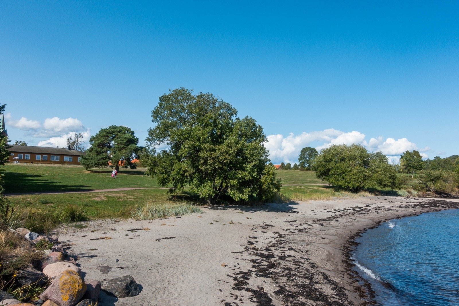 Kort vei til badestranda på "Vollane". Galleribilde
