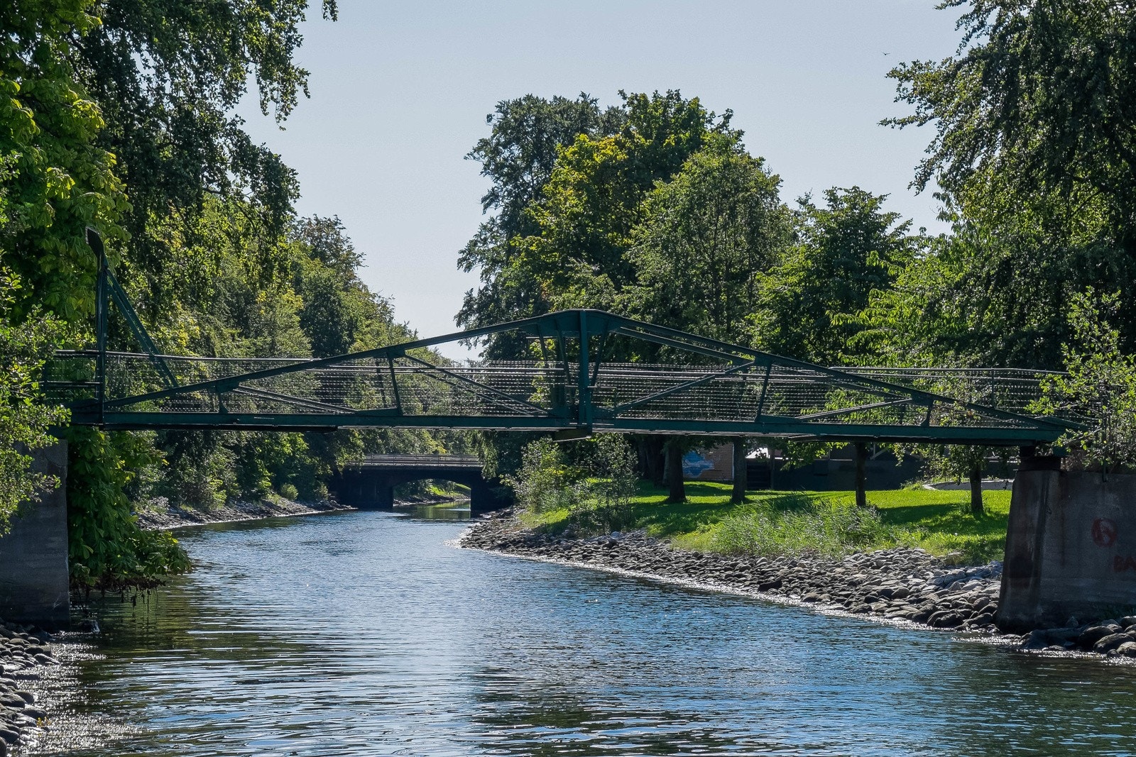 Idylliske kanelen skiller Karljohansvern fra fastlandet. Galleribilde