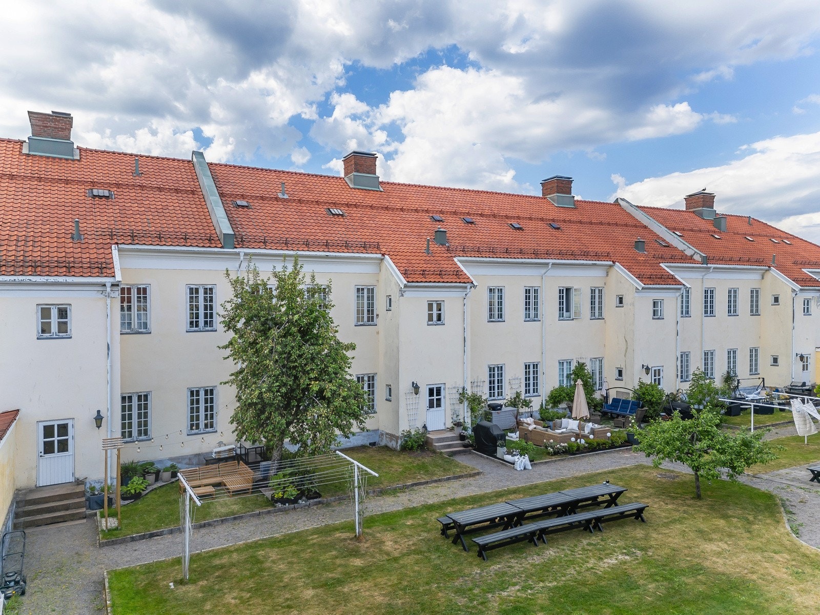 Vi avslutter rundturen med noen bilder av bakgården. Galleribilde