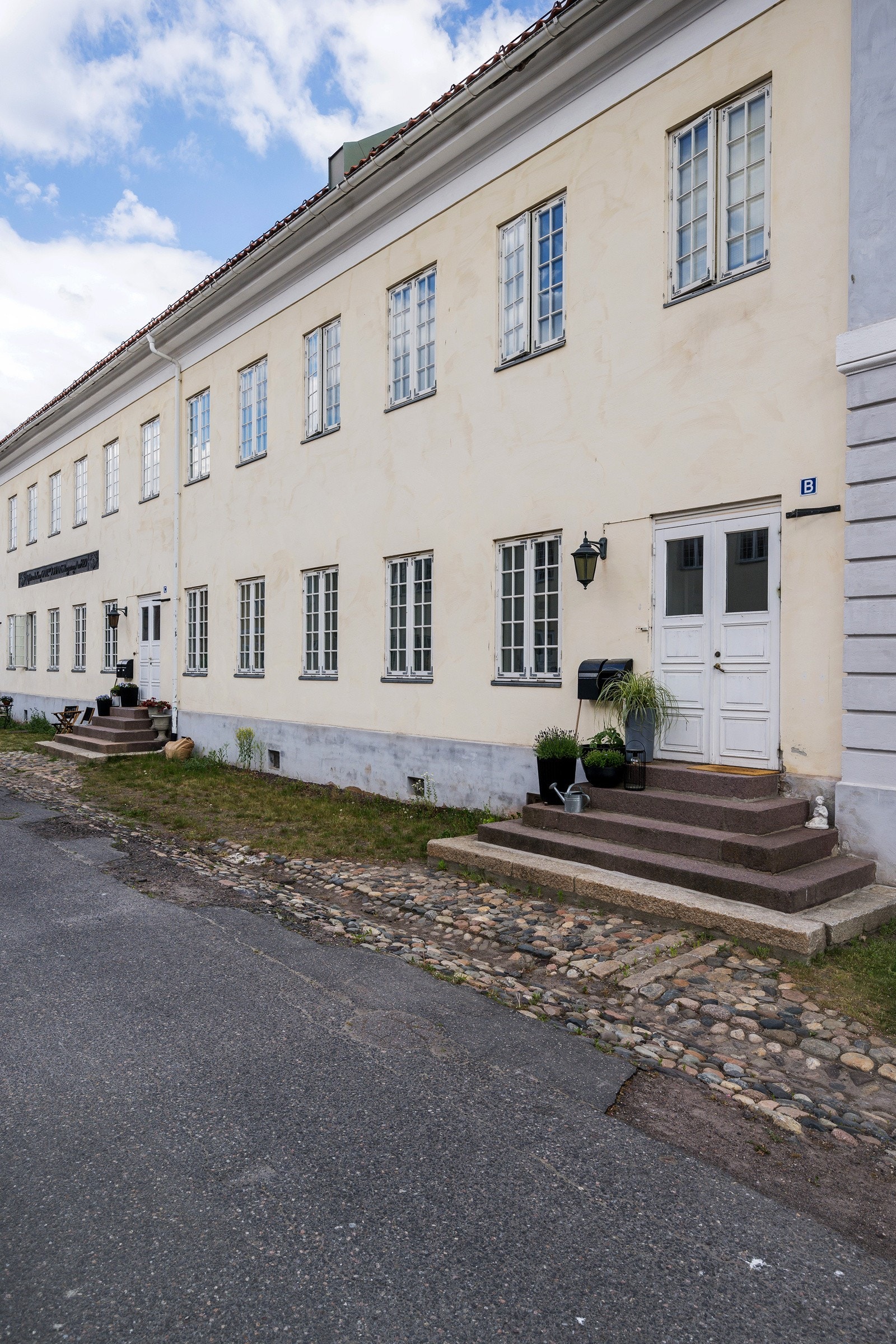 Leiligheten ligger i 1. etasje i Øvre vei 7B - velkommen til visning! Galleribilde