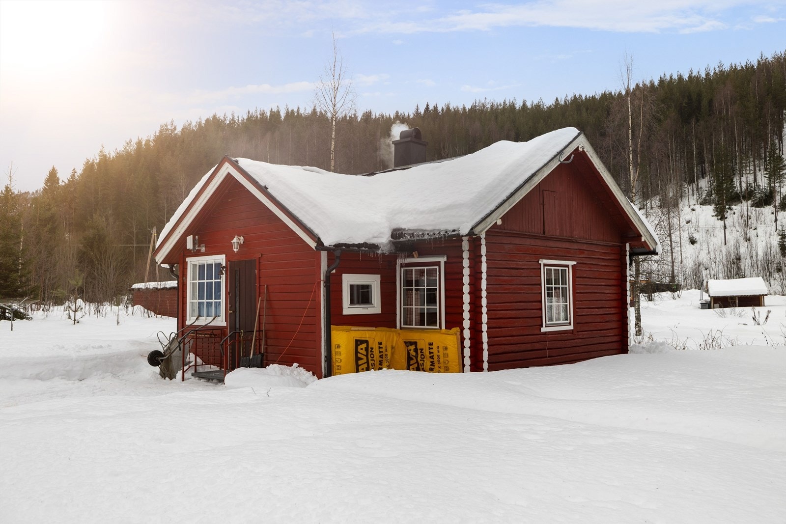 Boligen som ble antatt oppført på slutten av 1800-tallet, består av gang, kjøkken, stue, soverom og toalettrom. Galleribilde