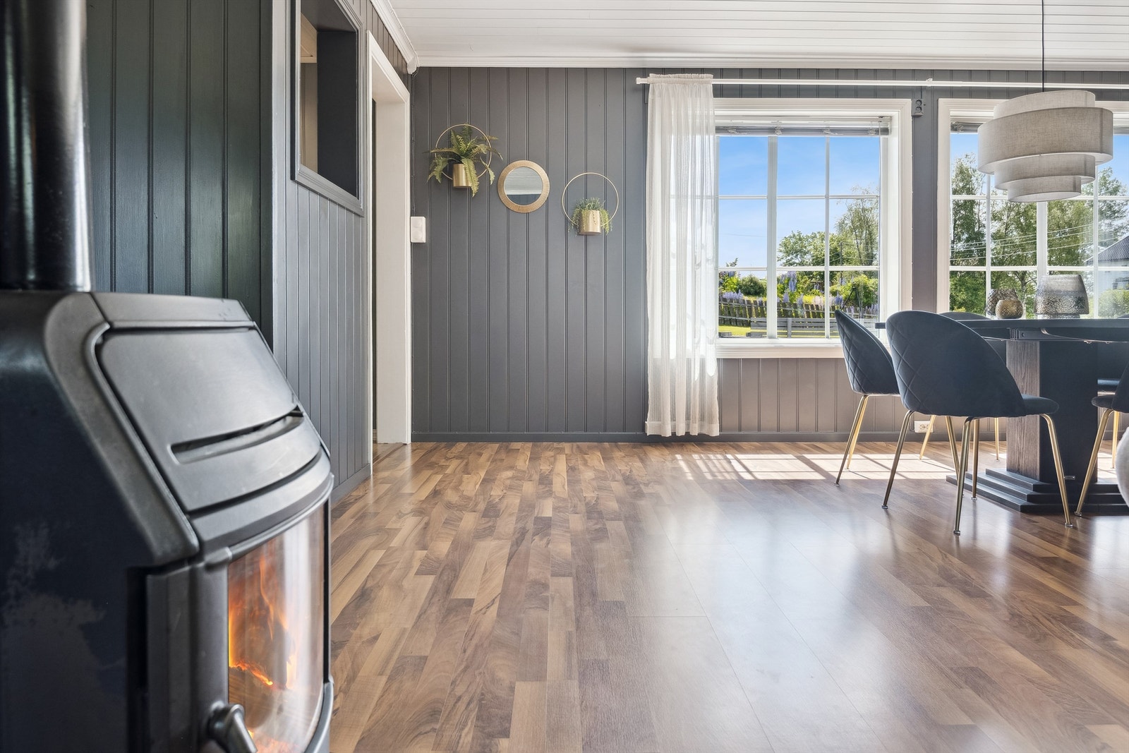 Peisen gir en innbydende stemning og bidrar til komfort året rundt. Galleribilde