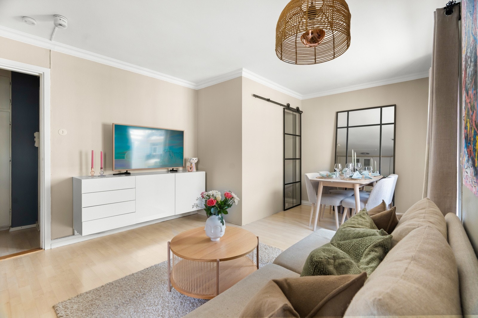 Sovealkoven har en skyvedør i glass som kan åpne og lukkes. Galleribilde