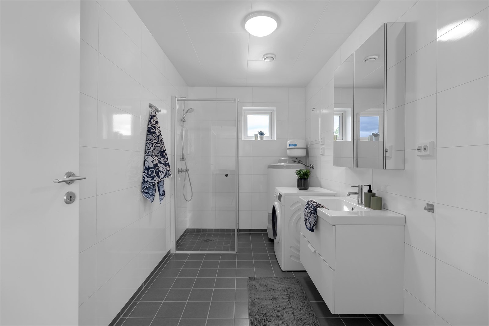 Stilrent bad med varme i gulv Galleribilde