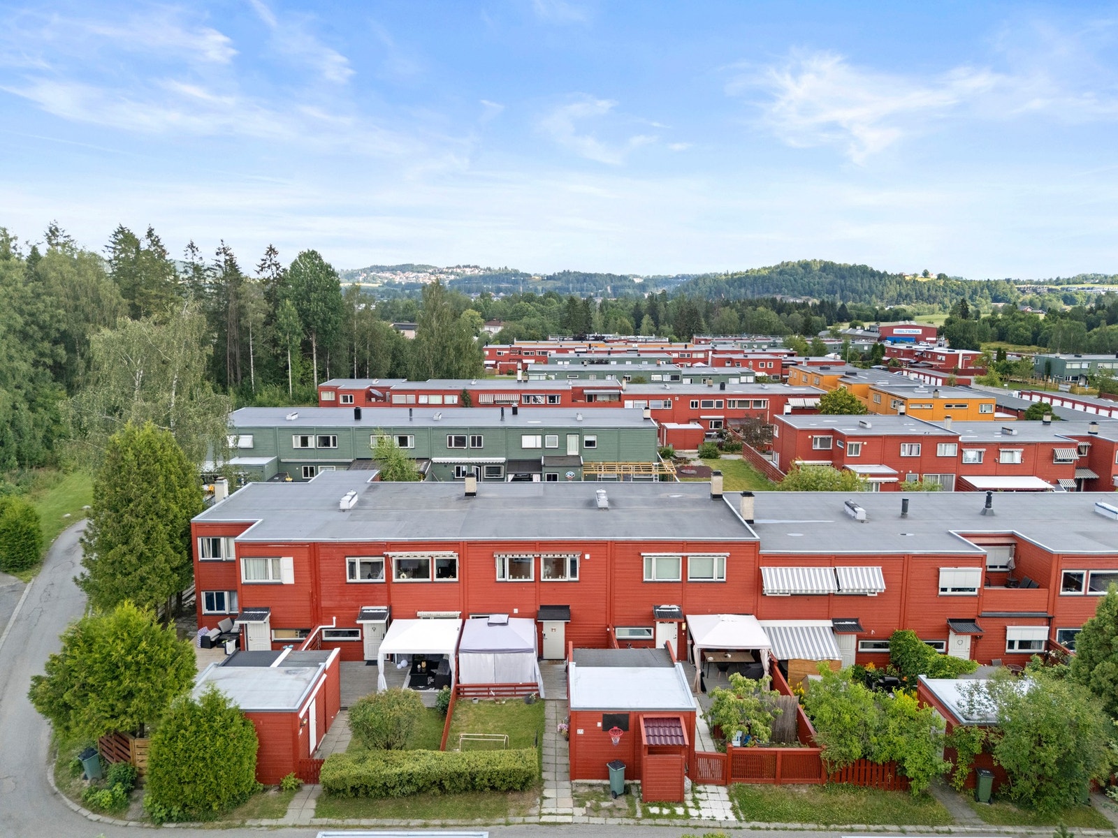 Harmonisk nabolag i grønne omgivelser - perfekt for både småbarnsfamilier og etablerte par! Galleribilde