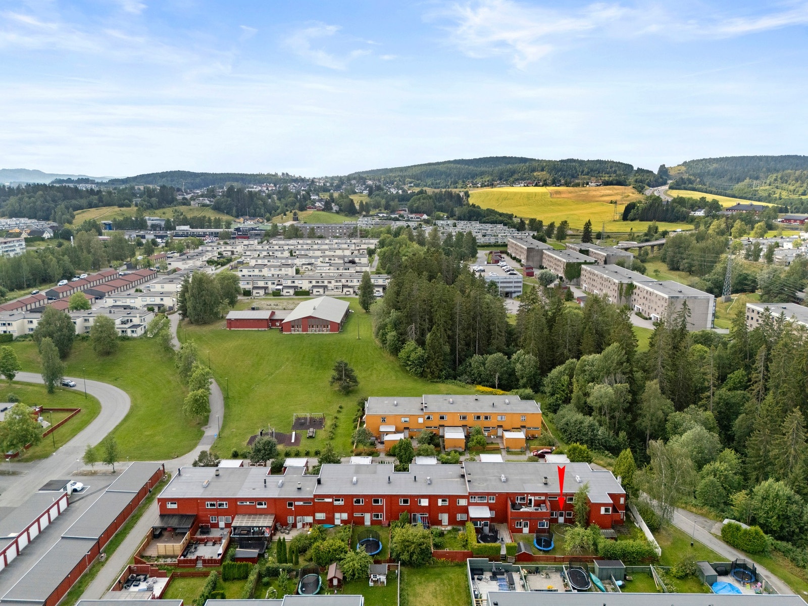 Nydelig beliggenhet med grønne omgivelser. Galleribilde