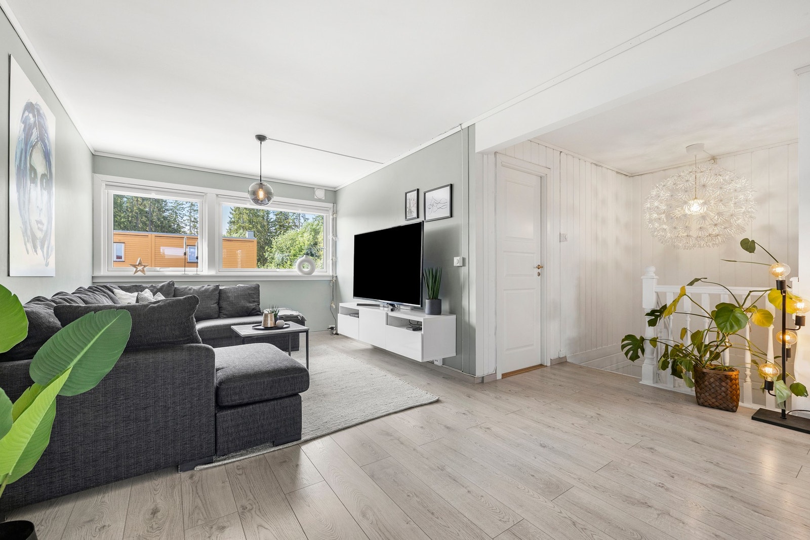 Sofakrok med naturlig tilbaketrukket plassering og godt lysinnslipp. Galleribilde