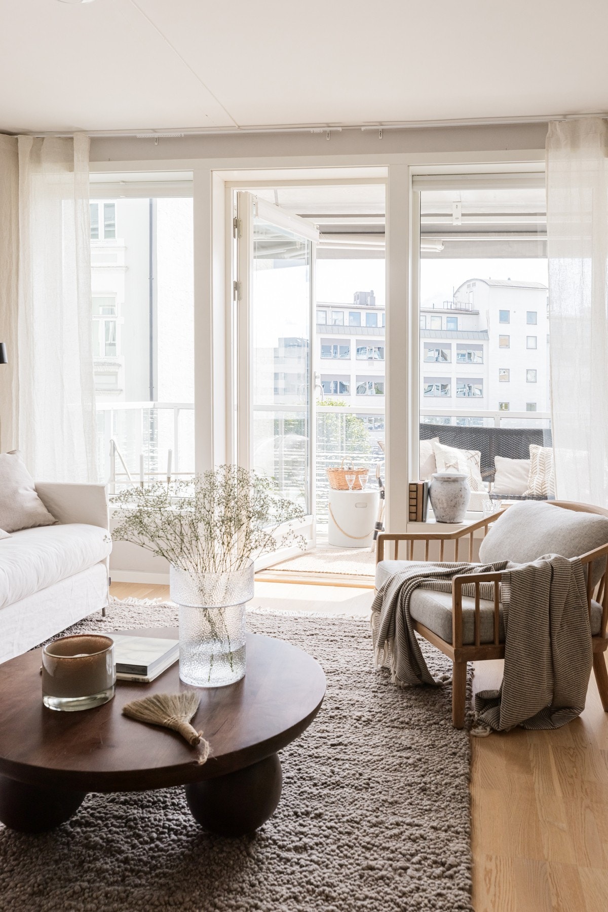 Fra stuen har du utgang til balkong. Galleribilde