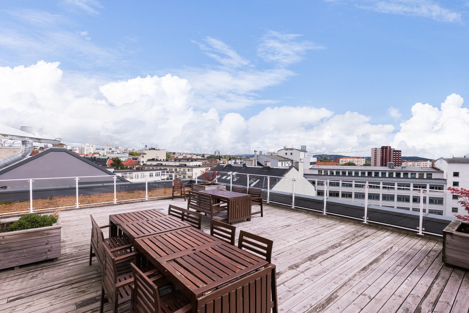 På takterrassen har du utsikt utover byen. Galleribilde