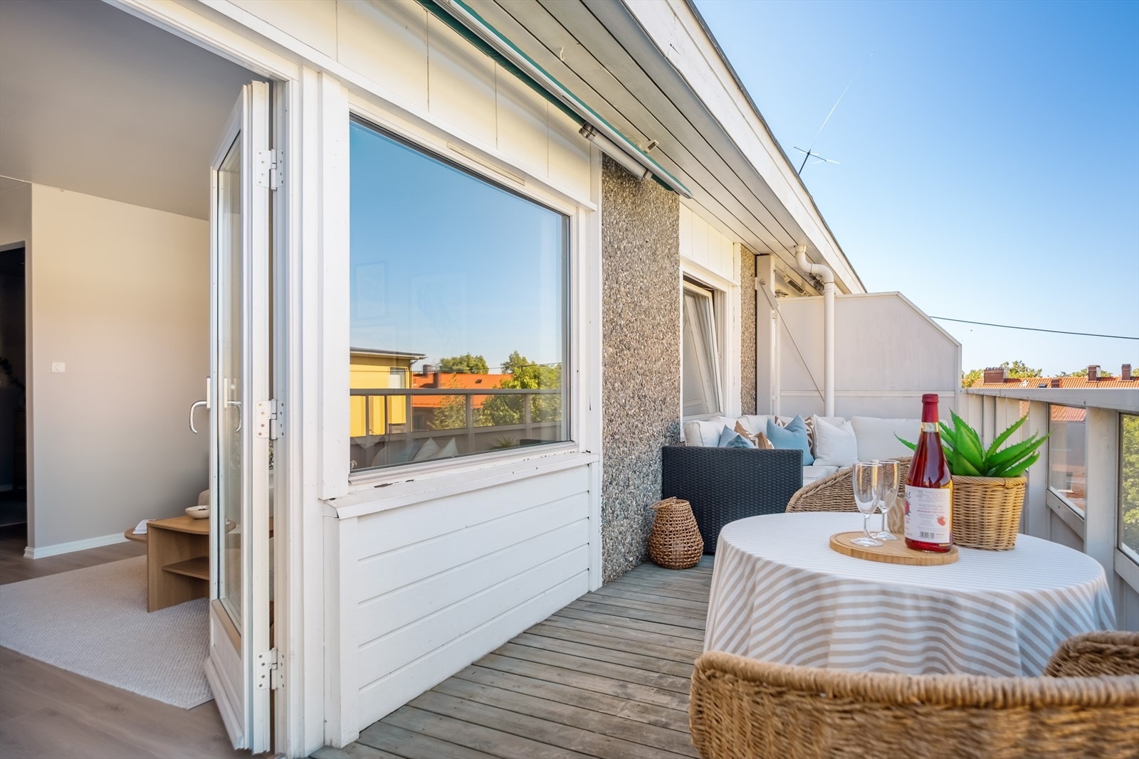 - God plass til utemøblement og grill - Galleribilde