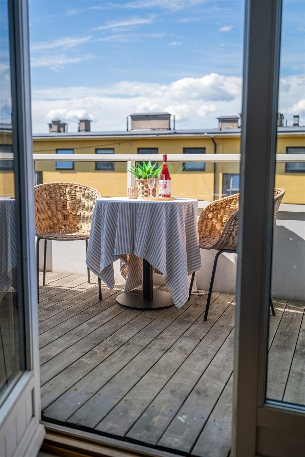 - Utgang til balkong fra stuen - Galleribilde