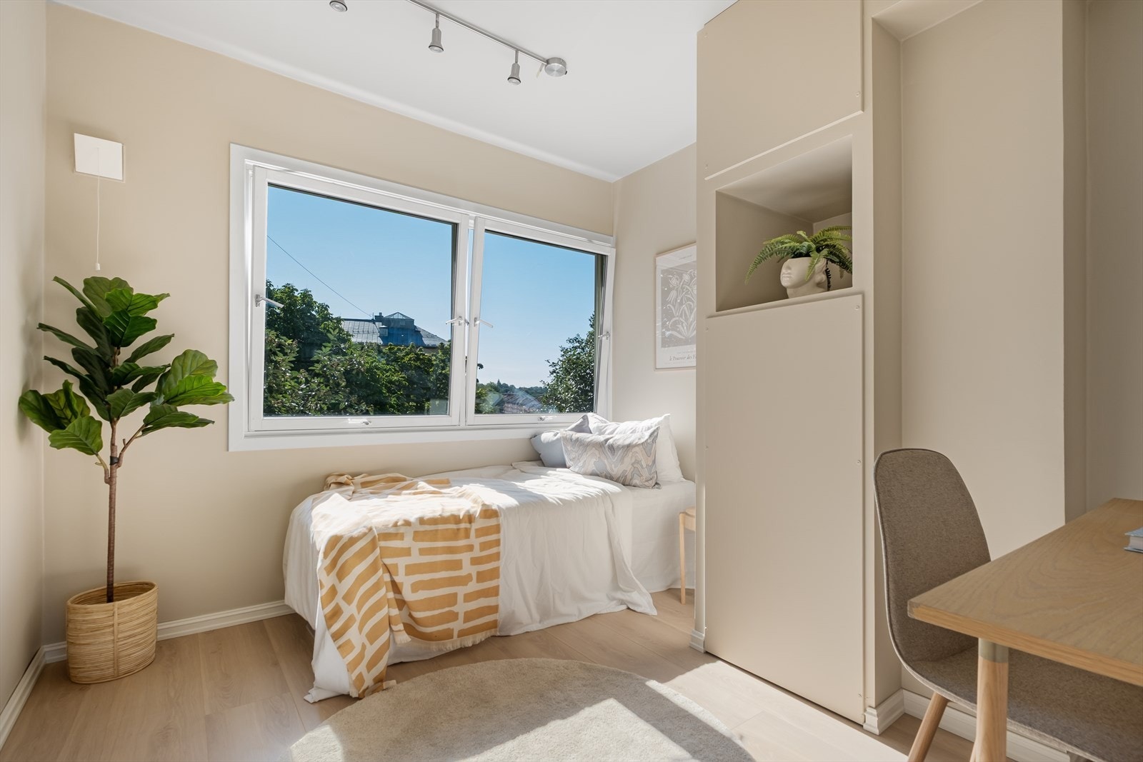 - Soverom to er også av god størrelse og har plass til seng og garderobeløsning - Galleribilde