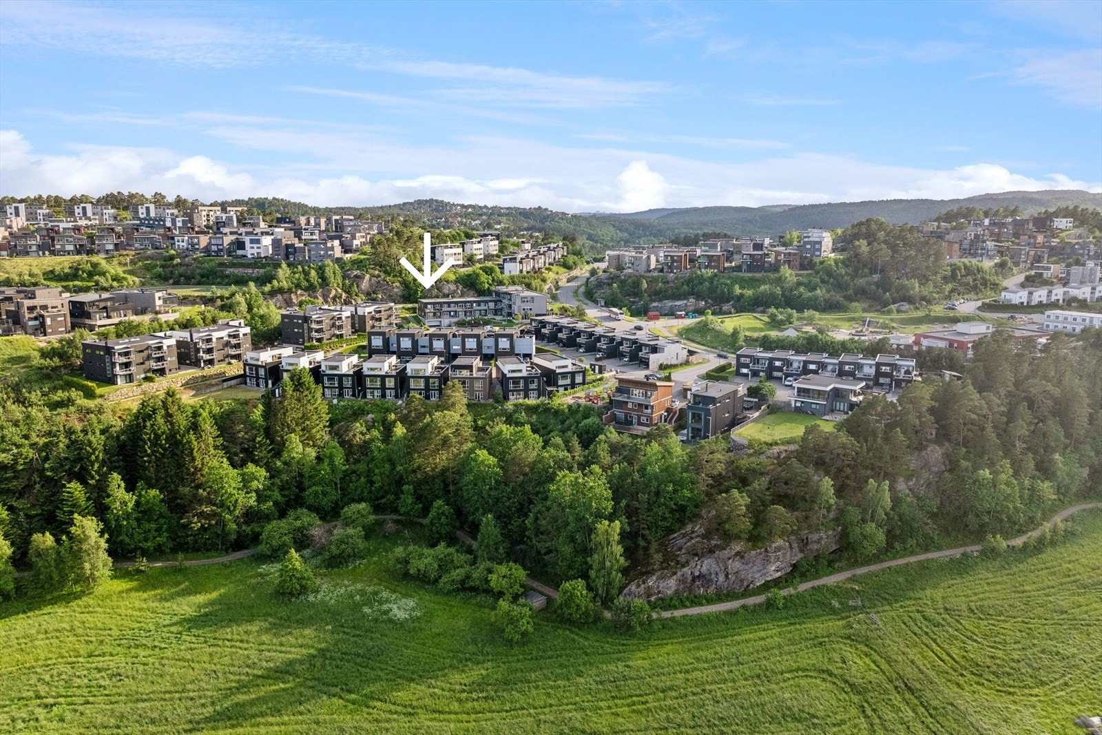 Velkommen til Smørblomstveien 20 E - en fin 3- roms selveierleilighet med populær og barnevennlig beliggenhet presentert av Jon A. Røsstad og Sørmegleren Galleribilde