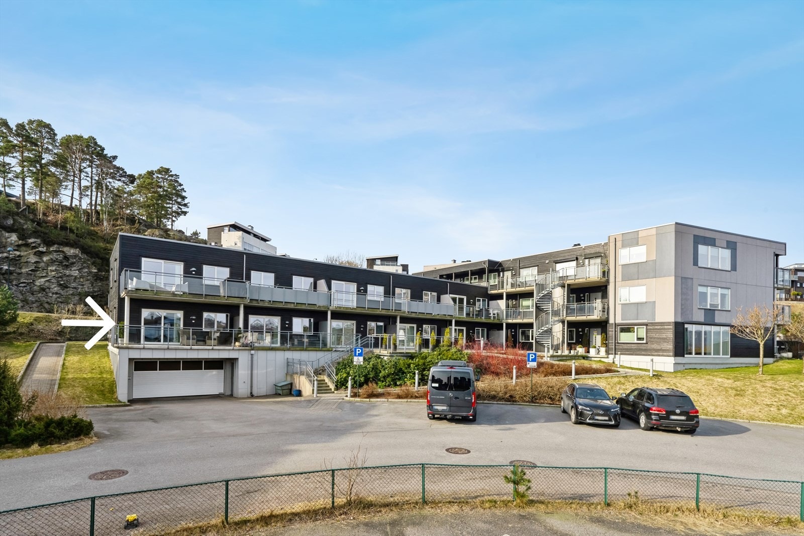 Velkommen til Smørblomstveien 20 E - en fin 3- roms selveierleilighet med populær og barnevennlig beliggenhet presentert av Jon A. Røsstad Eiendomsmegler Norge Galleribilde